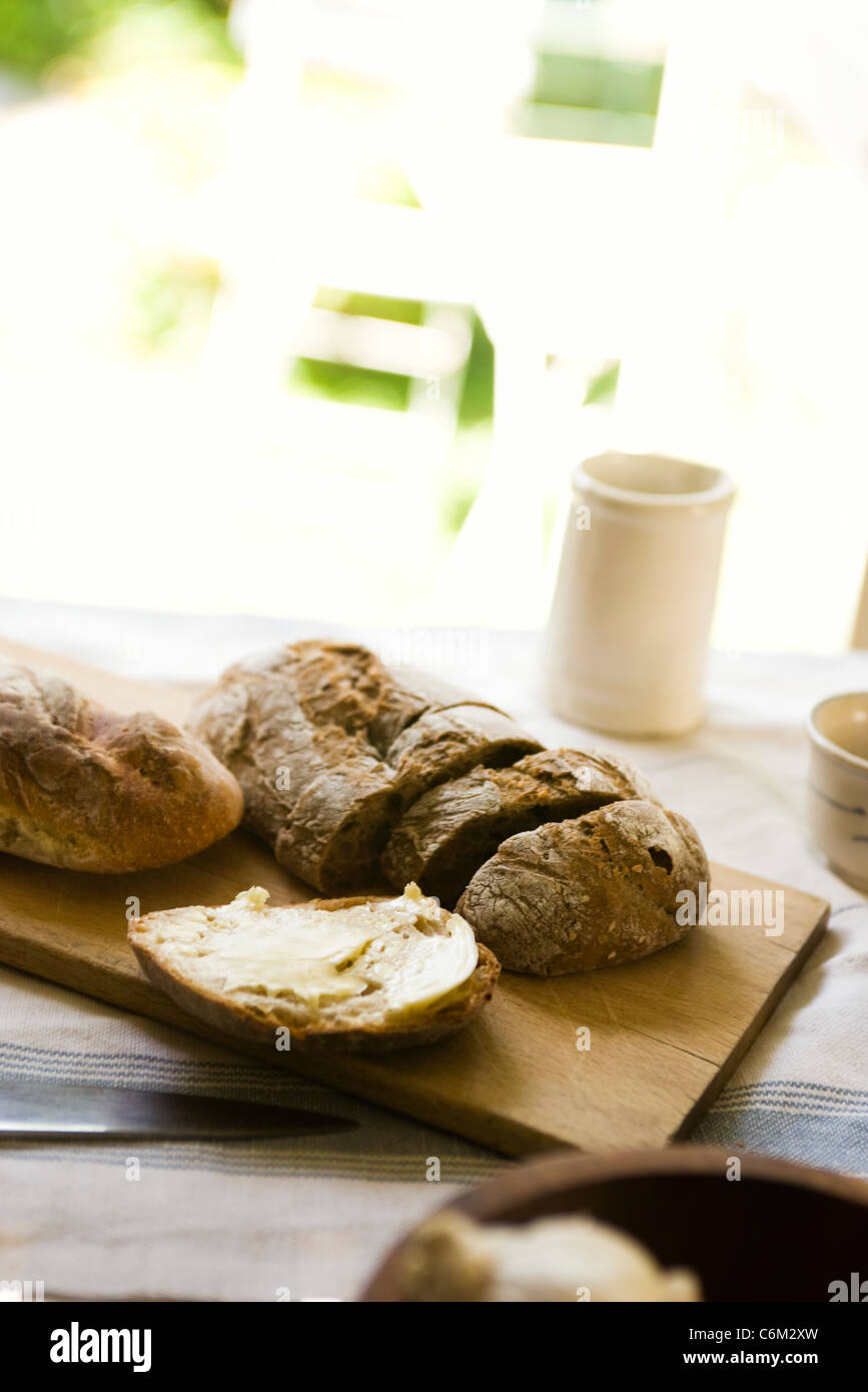 Tagliate a fette di pane imburrato Foto Stock