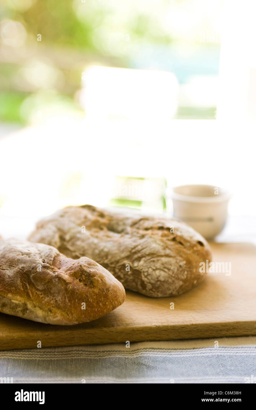 Le pagnotte di pane fresco Foto Stock