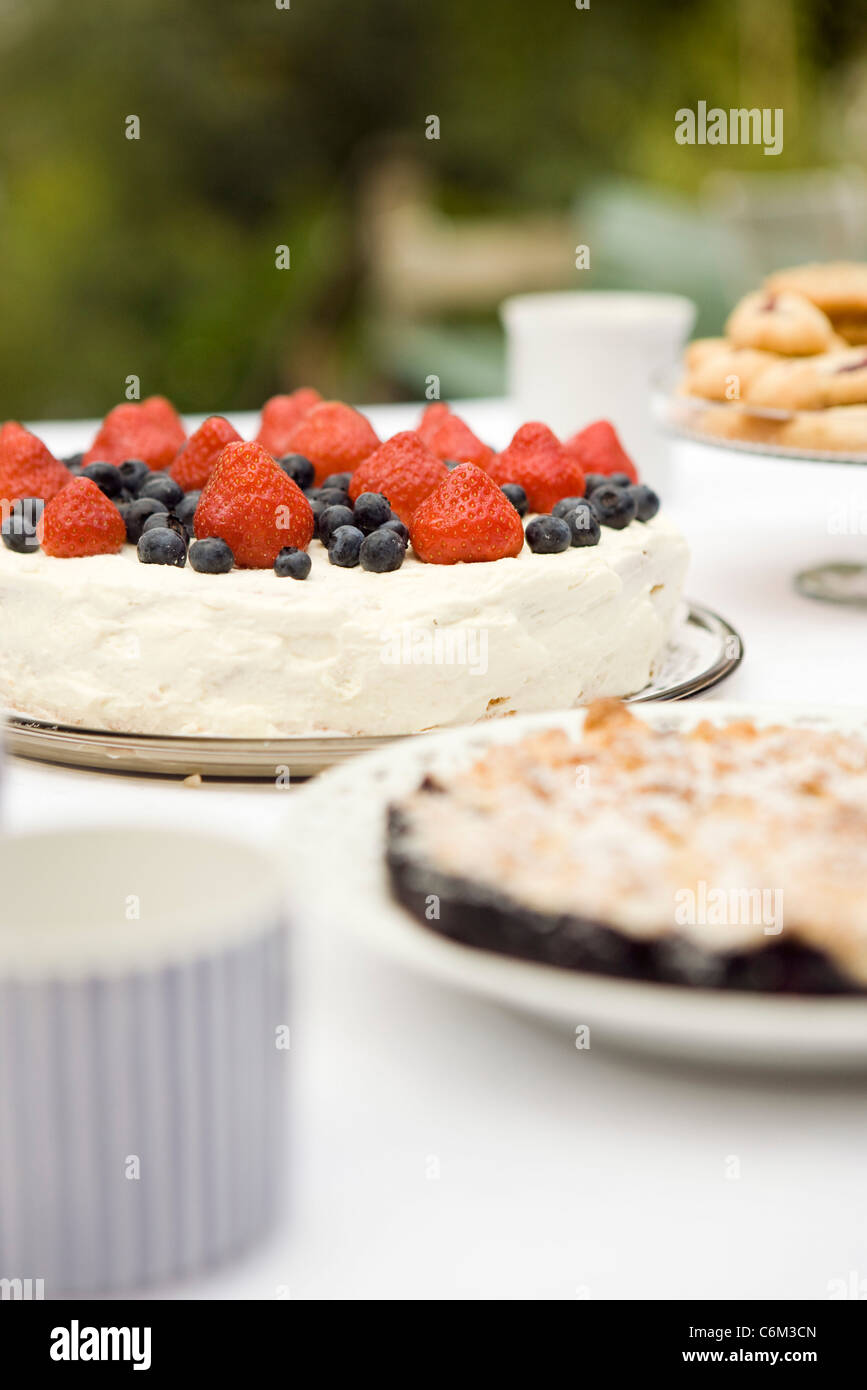Mirtillo Fragola torta sul tavolo da dessert Foto Stock