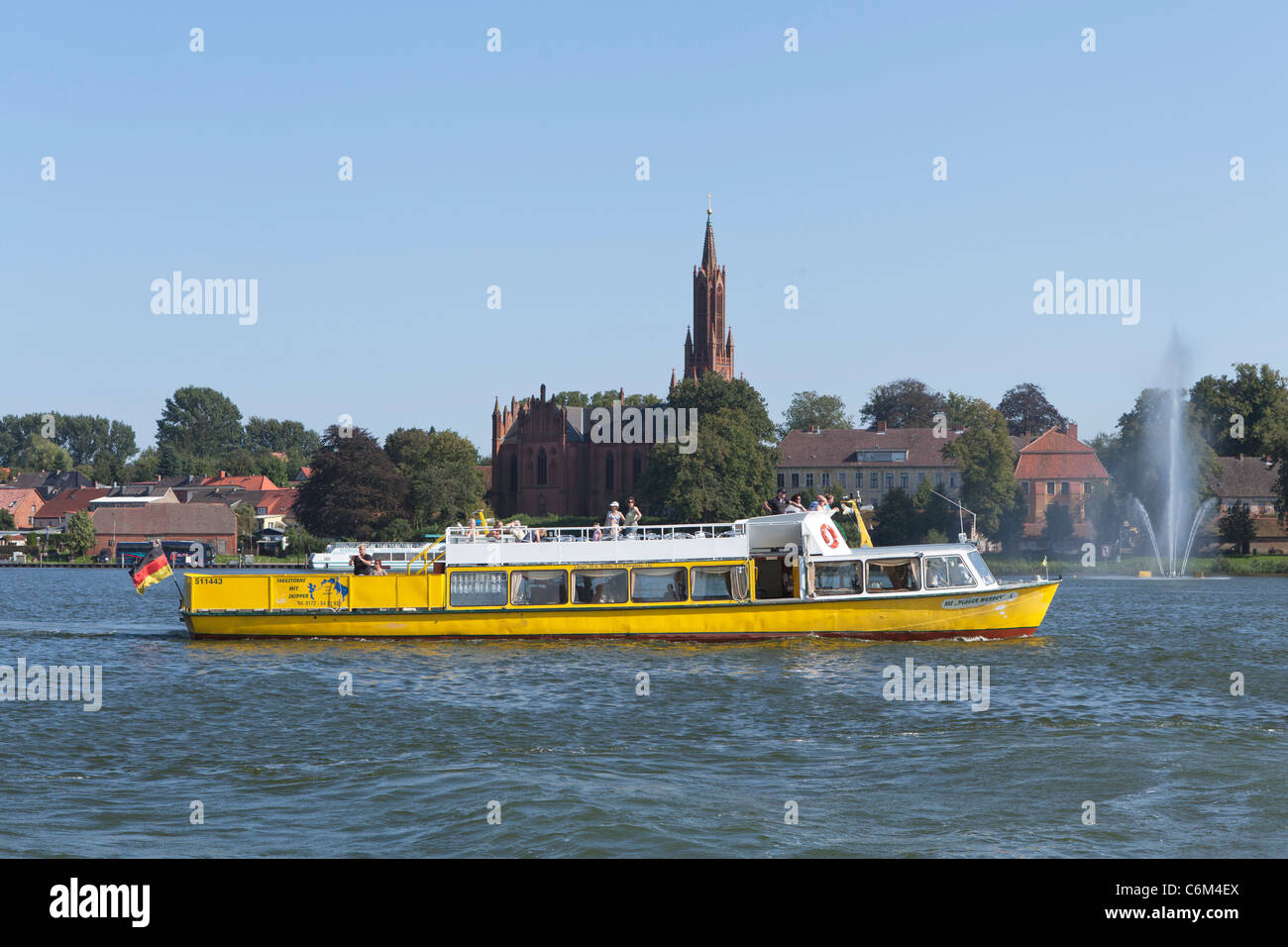Barche sul Lago di Malchow, Mecklenburg laghi, Meclemburgo-Pomerania Occidentale, Germania Foto Stock