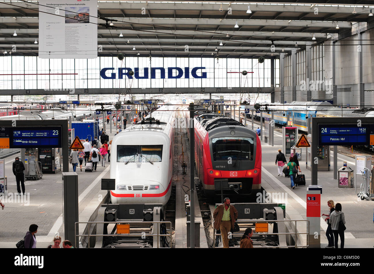 München Hauptbahnhof stazione ferroviaria, Monaco di Baviera, Germania Foto Stock