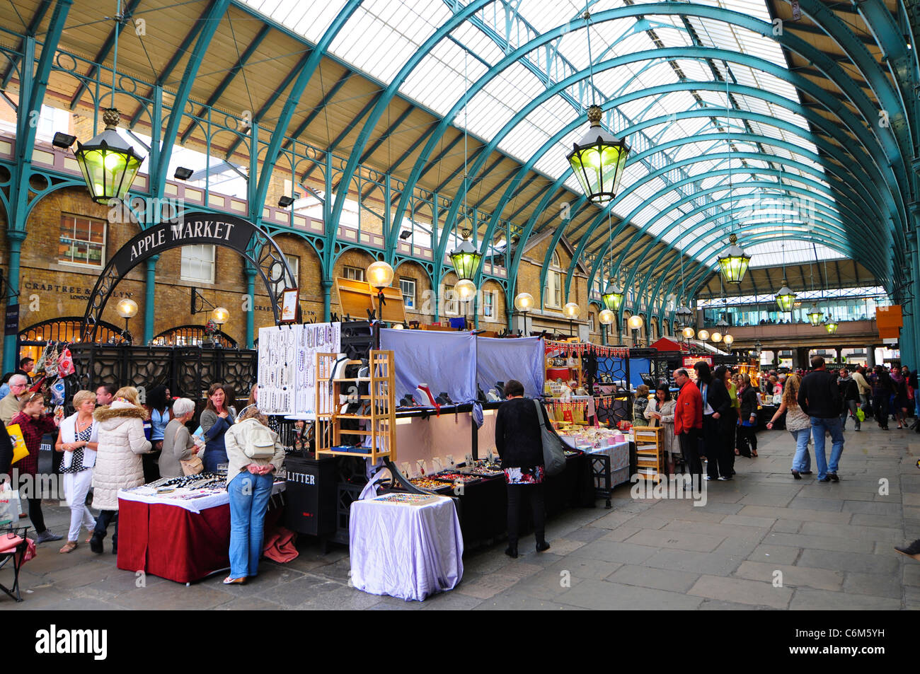 Il mercato di Apple al Covent Garden di Londra Foto Stock