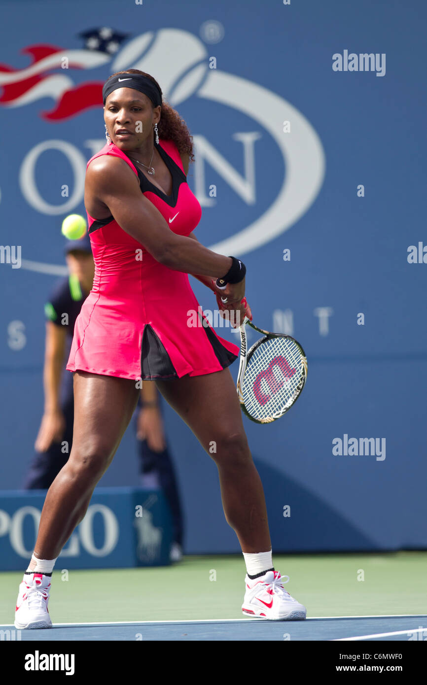 Serena Williams (USA) competono al 2011 US Open di Tennis. Foto Stock