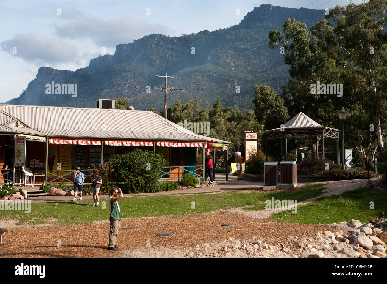 Vista da Halls Gap per il paese delle meraviglie gamma nel Parco Nazionale di Grampians Foto Stock