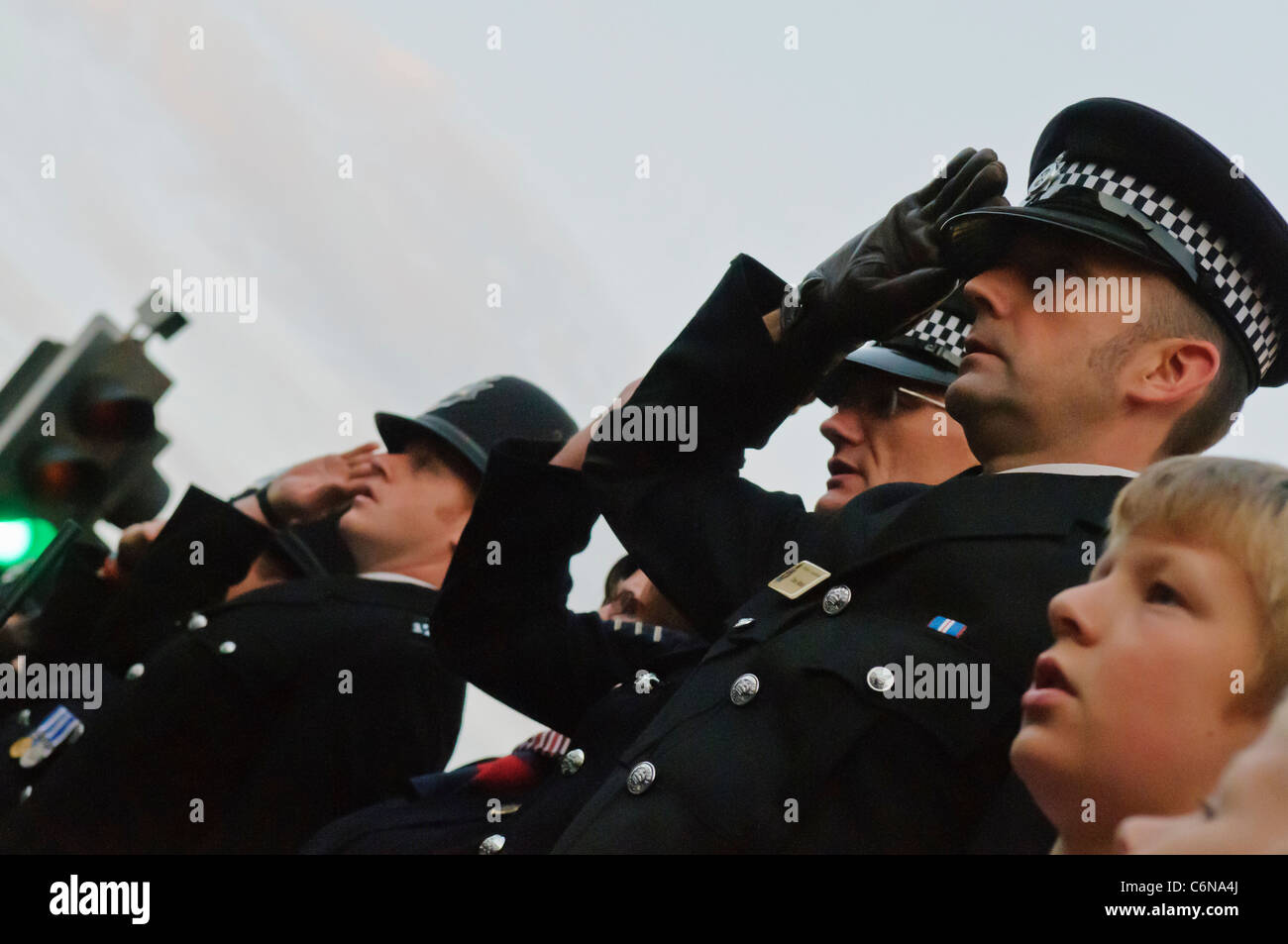 Alti funzionari delle forze di polizia dalla polizia di Wiltshire assistere alla cerimonia del tramonto. Royal Wootton Bassett 31/08/2011 Foto Stock