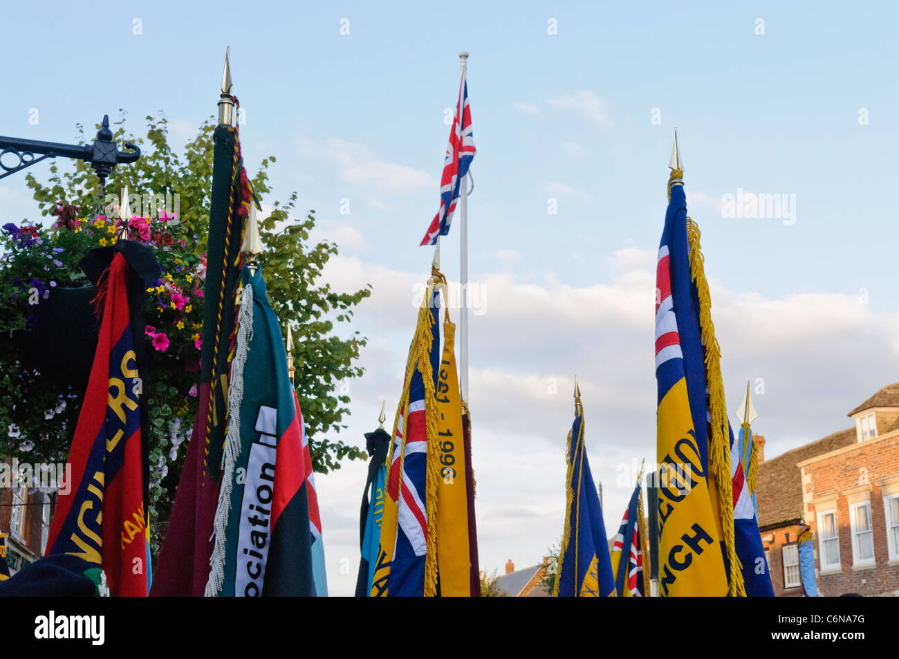 Royal British Legion di bandiere e di standard nella parte anteriore di una bandiera europea Foto Stock