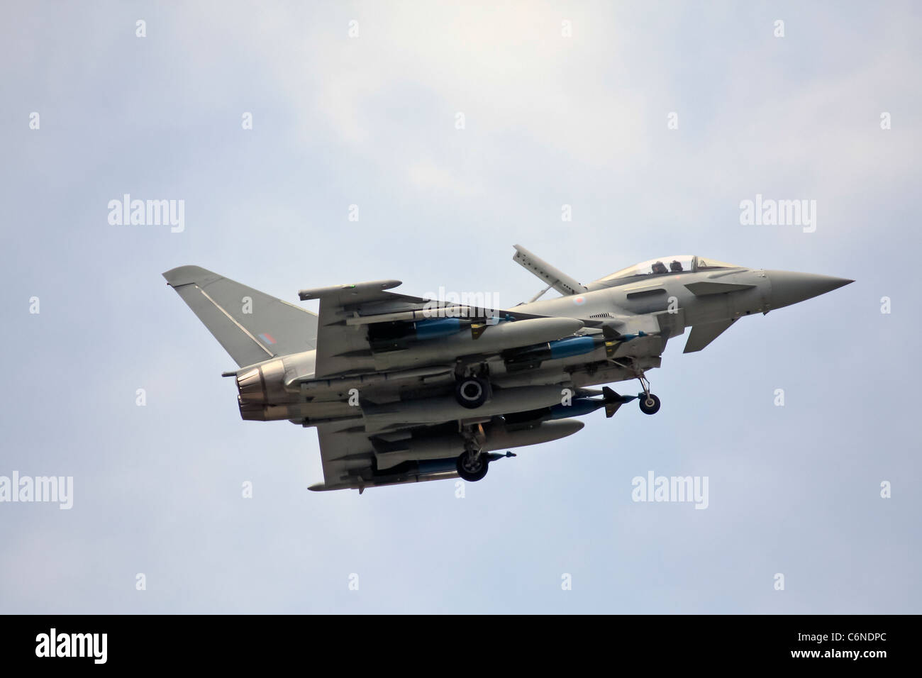 La visualizzazione da parte di BAE Systems Eurofighter Typhoon a Farnborough Airshow internazionale Foto Stock