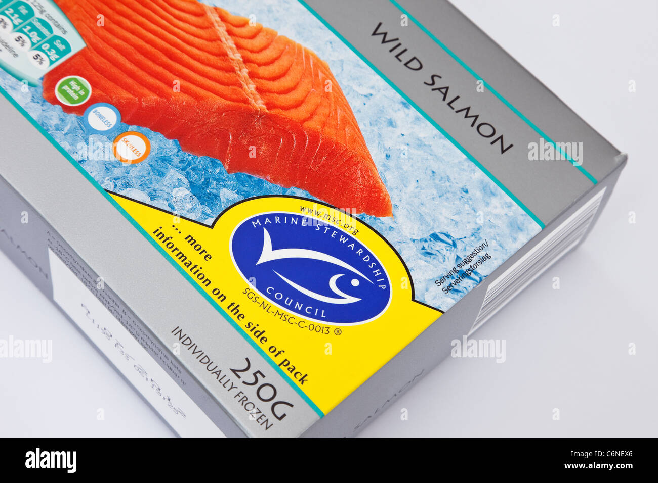 Pacchetto di selvaggio congelati di filetti di salmone con Marine Stewardship Council etichetta e logo Foto Stock