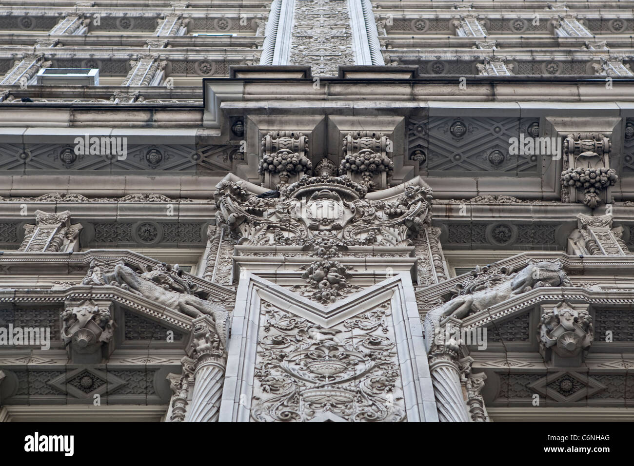 Dettagli architettonici del Alwyn Corte edificio è raffigurato nella Manhattan borough martedì 2 agosto 2011. Foto Stock