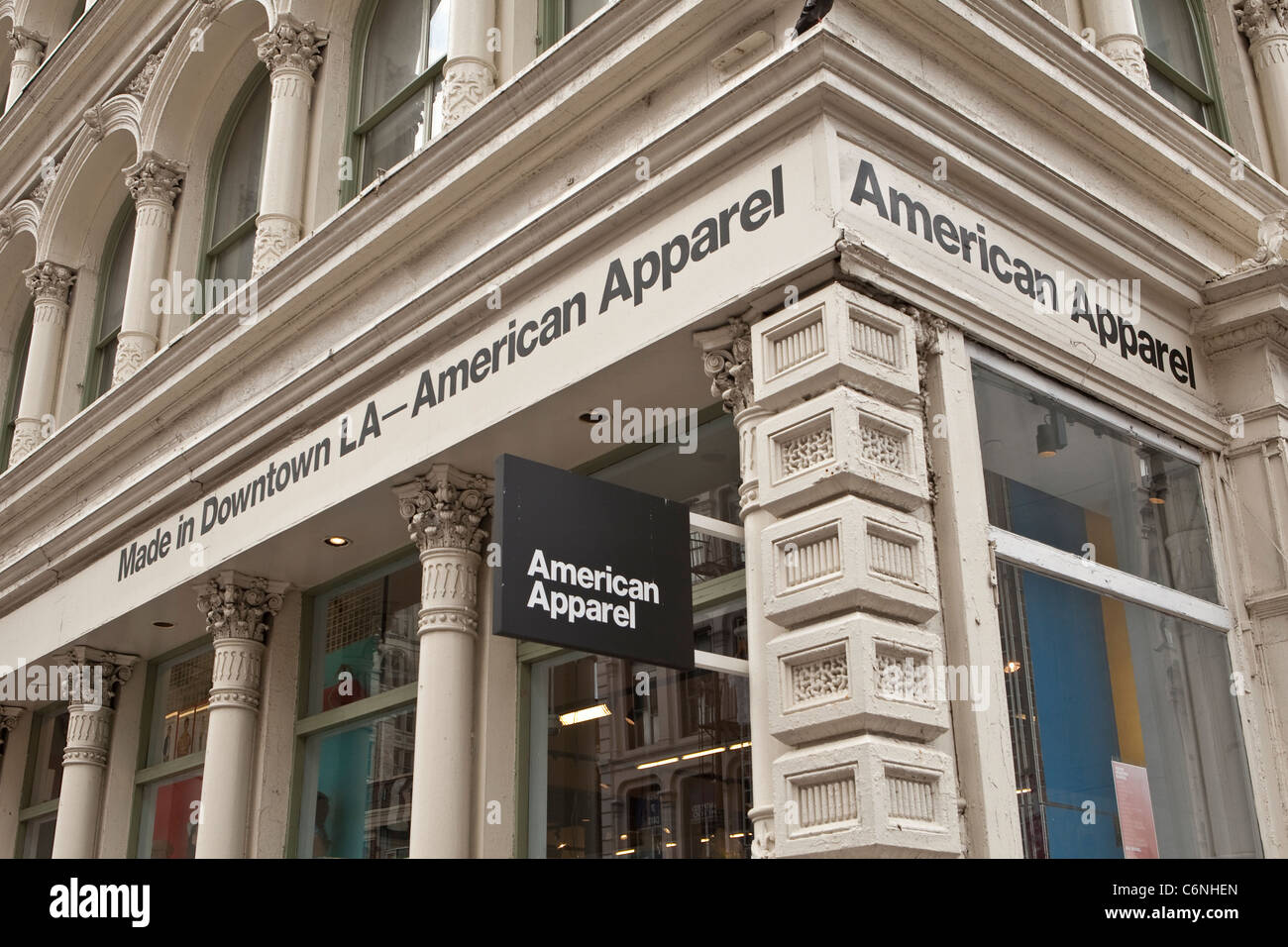 Un American Apparel store è raffigurato nella città di New York, NY giovedì 4 agosto 2011. Foto Stock