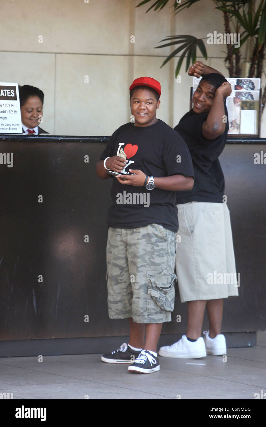 Kyle Massey shopping presso il boschetto di Hollywood, in California - 14.07.10 Agent 47 Foto Stock