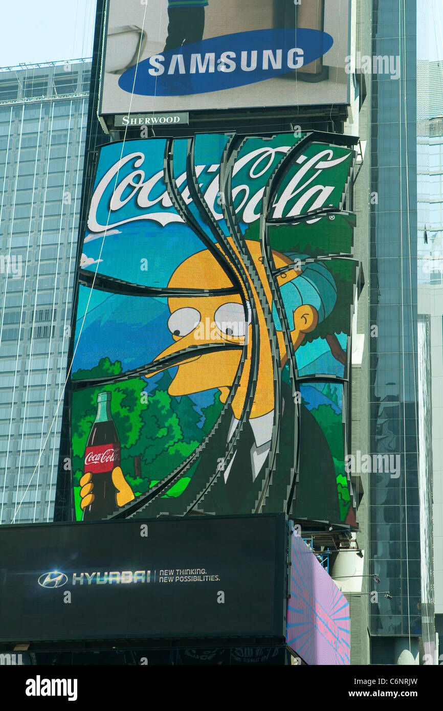 Una Coca Cola per schermo a LED pubblicità è raffigurato su Times Square a New York City borough di Manhattan Foto Stock
