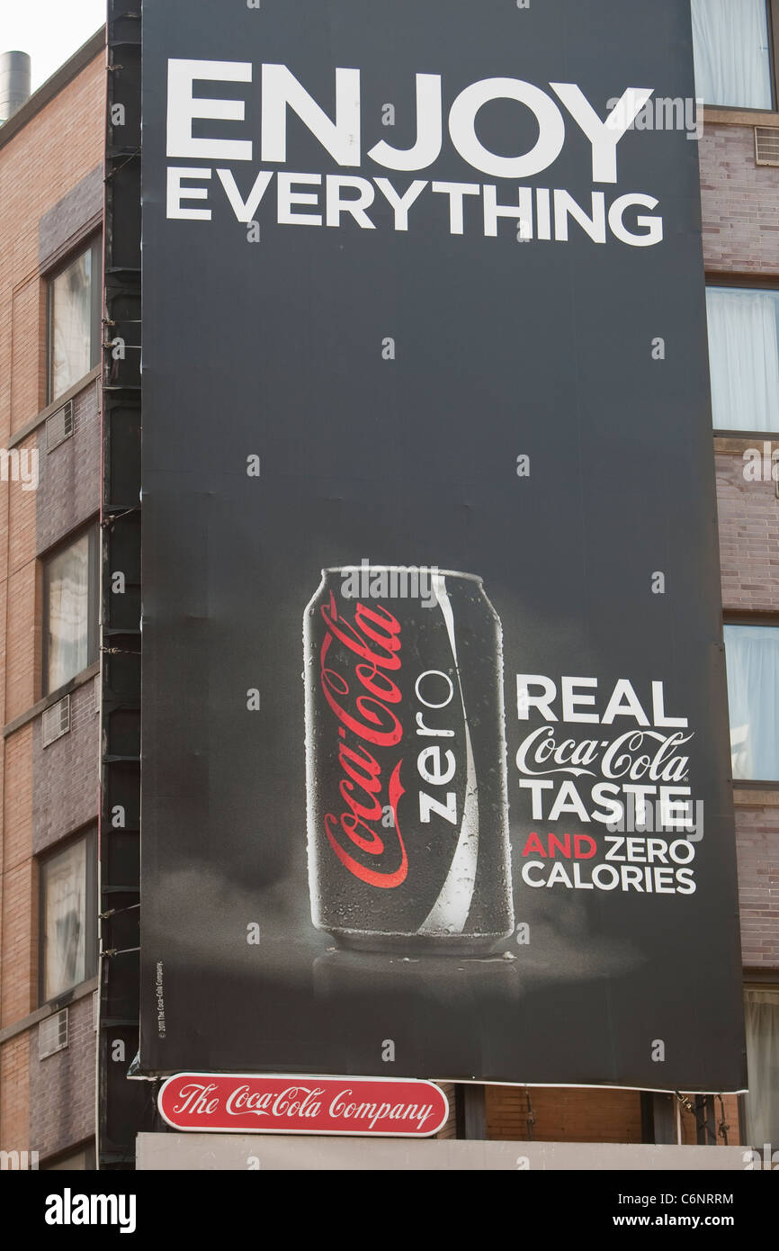 Una Coca Cola Zero pannello pubblicitario è raffigurato nella città di New York borough di Manhattan, NY, giovedì 4 agosto 2011. Foto Stock