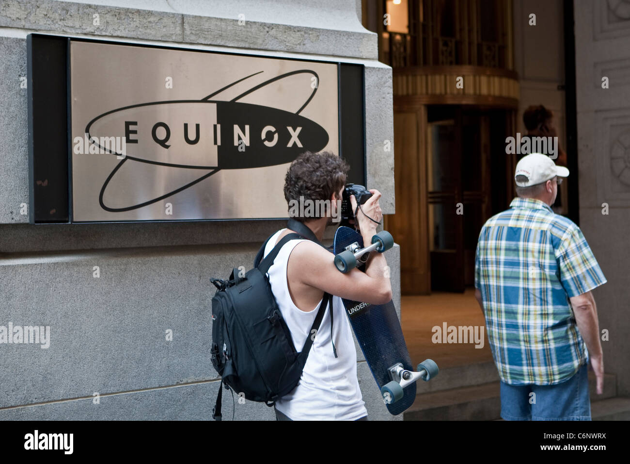 Equinox fitness club è raffigurata sul Wall Street nel quartiere finanziario della città di New York borough di Manhattan Foto Stock