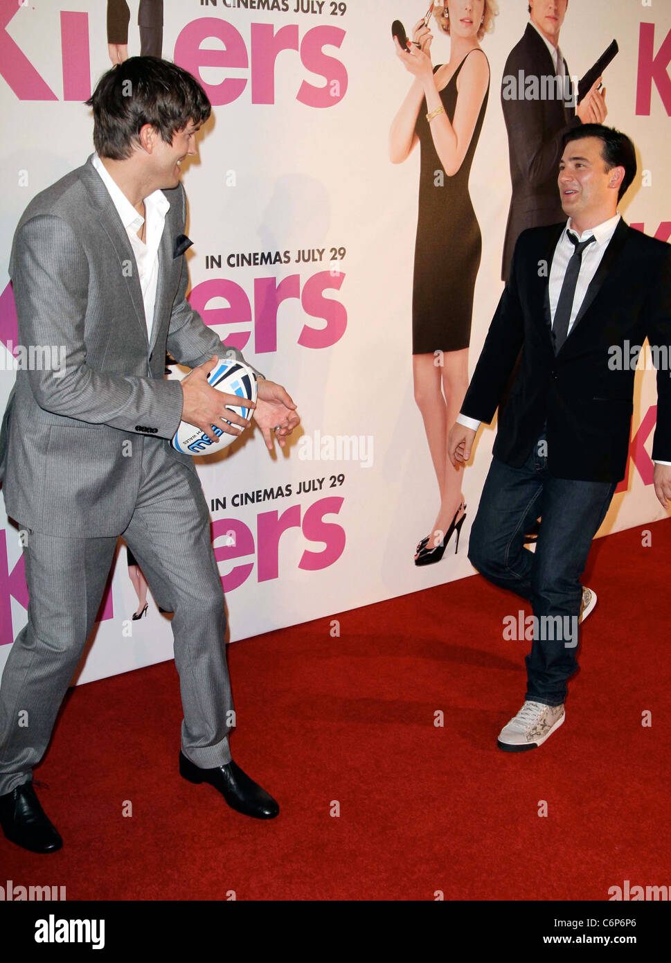 Ashton Kutcher e regista Robert Luketic la Sydney Premiere di "killer" tenutasi presso il Cinema Eventi - Arrivi Sydney, Australia Foto Stock