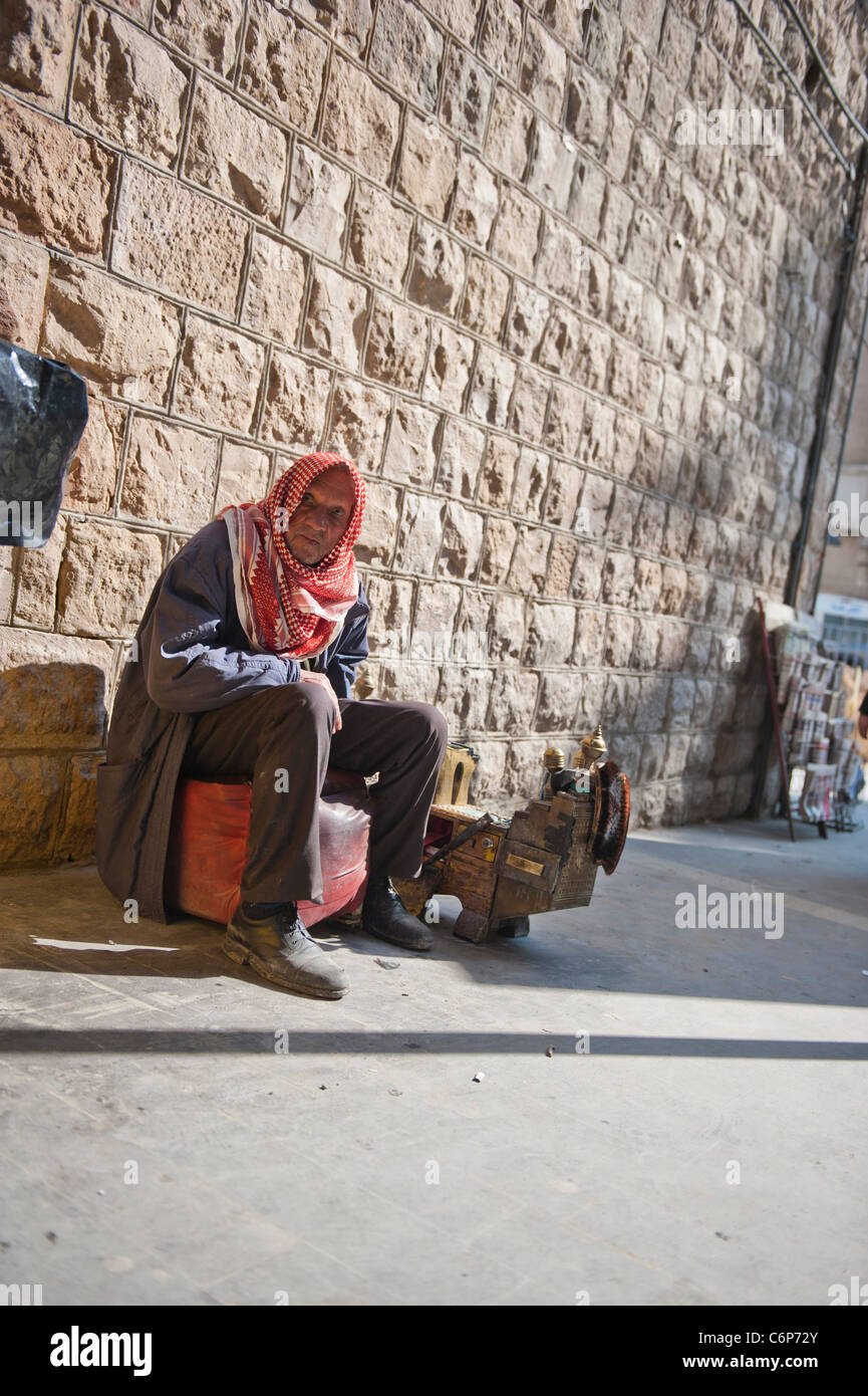 Vendita di scarpe da strada. Amman. Giordania Foto Stock