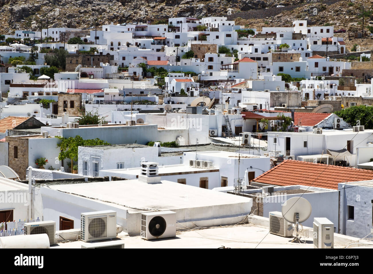 Belle case bianche a Lindos dell'isola di Rodi , Grecia Foto Stock