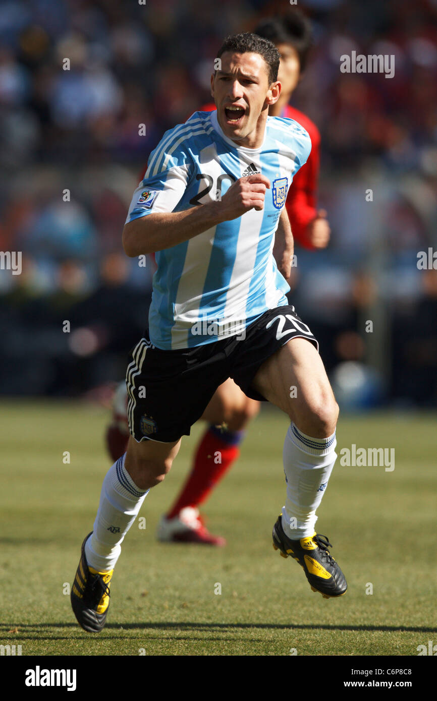Maxi Rodriguez dell'Argentina in azione durante una partita di Coppa del mondo FIFA contro la Corea del Sud il 17 giugno 2010 al Soccer City Stadium di Johannesburg, Sudafrica. Solo per uso editoriale. Nessuna spinta all'utilizzo dei dispositivi mobili. Uso commerciale vietato. (Fotografia di Jonathan Paul Larsen / Diadem Images) Foto Stock