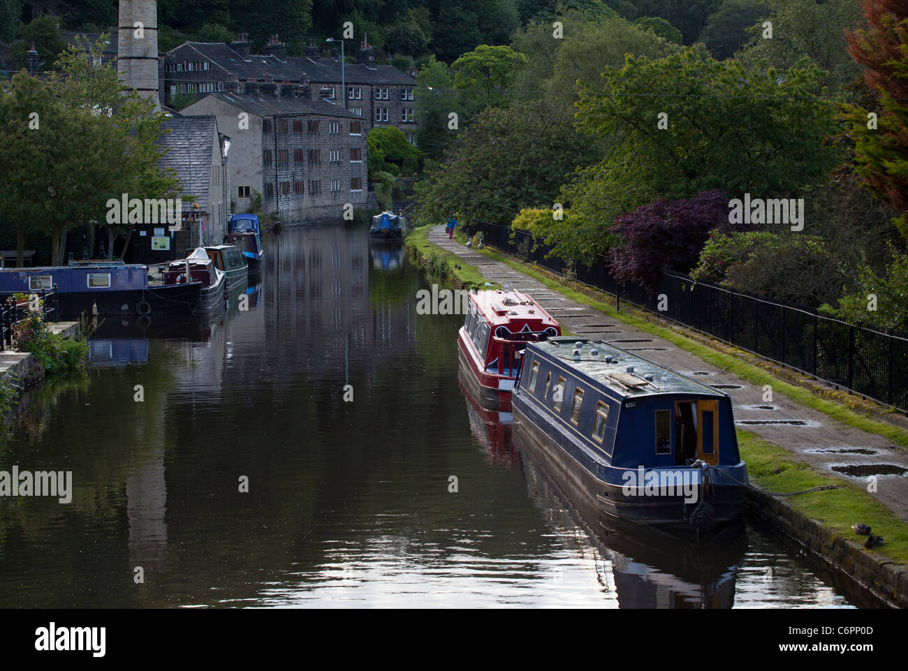 Chiatte in Rochdale Canal a Hebden Bridge. Foto Stock