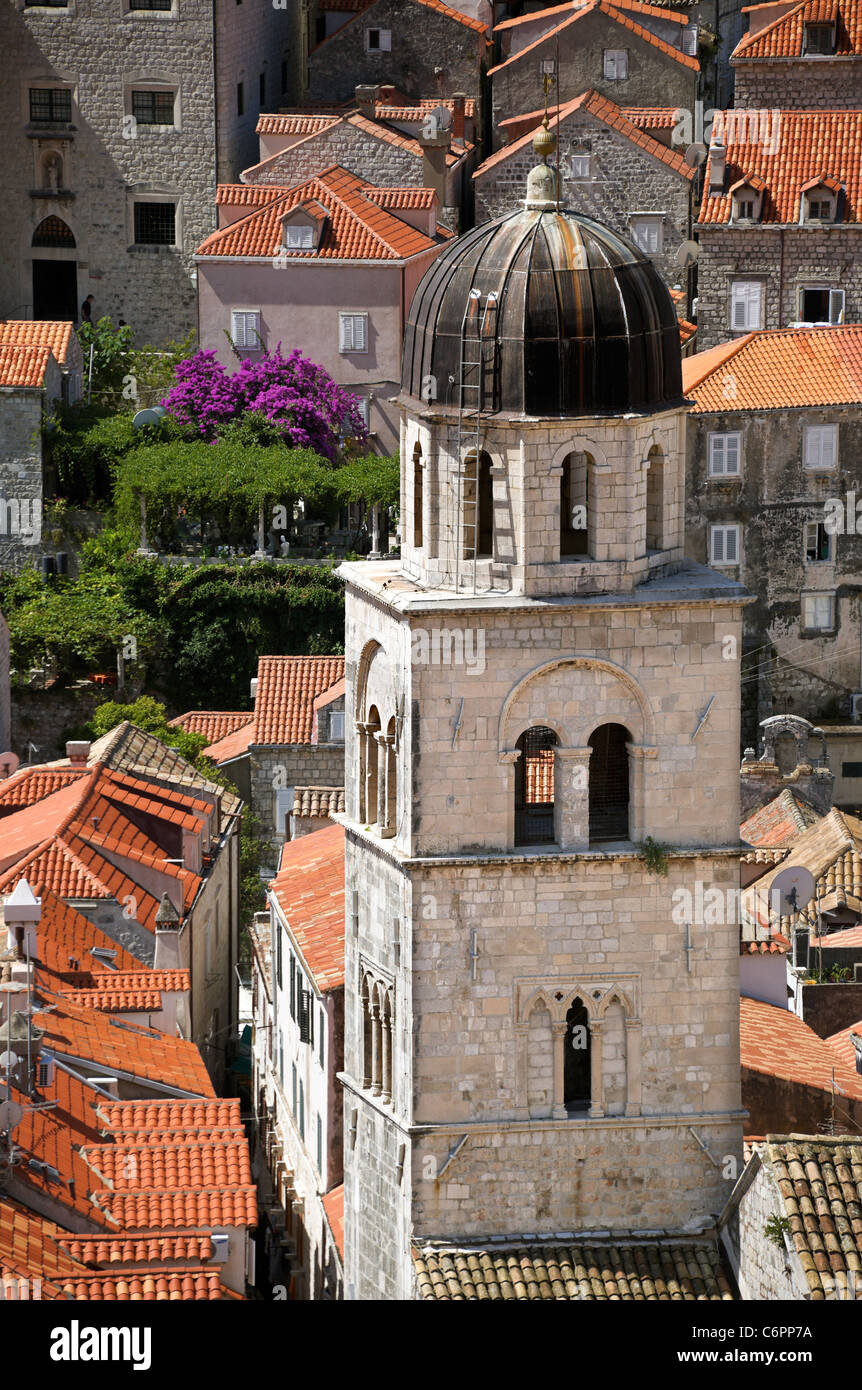 Il campanile della chiesa del Monastero Francescano,Dubrovnik, Croazia. Foto Stock