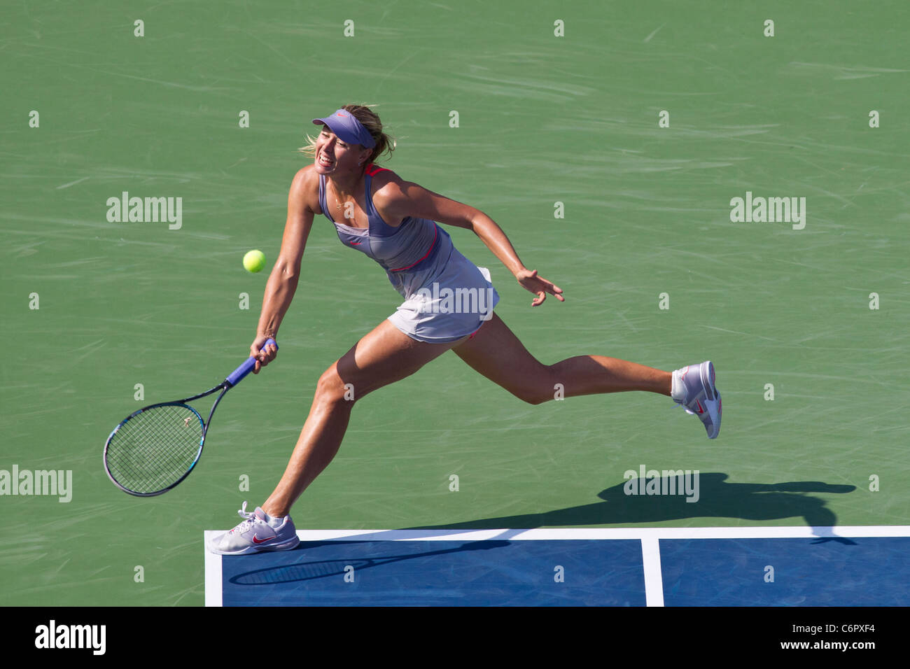 Maria Sharapova (RUS) competono al 2011 US Open di Tennis. Foto Stock