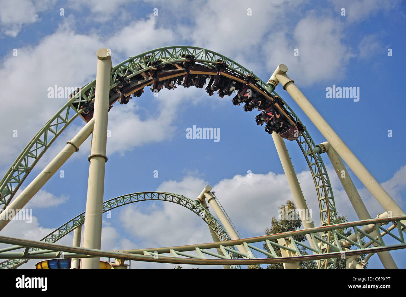 Il colosso Ride, Thorpe Park Theme Park, Chertsey, Surrey, England, Regno Unito Foto Stock