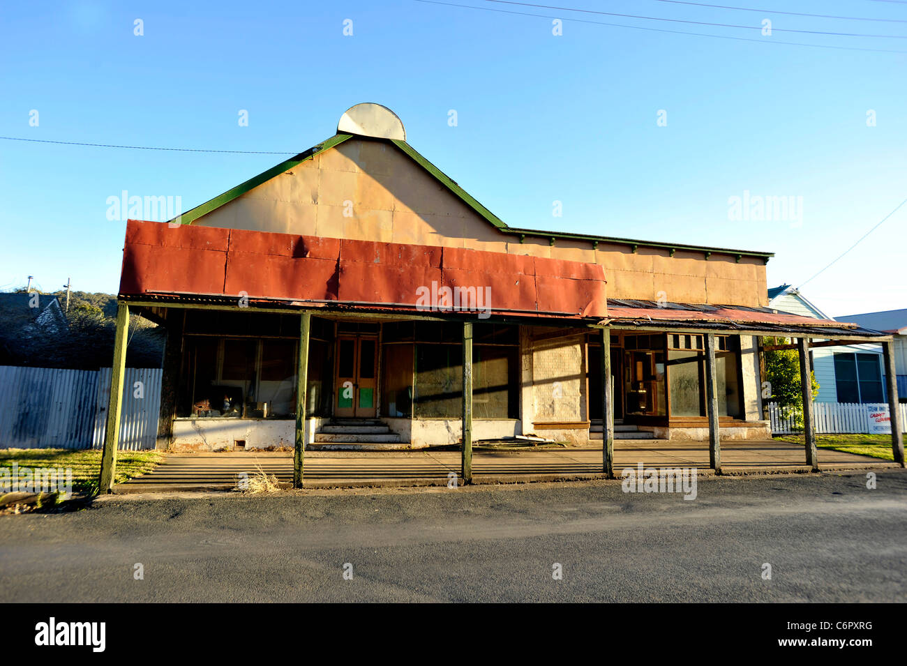Un vecchio abbandonato retail store a Murruindi Hunter Valley in Australia Foto Stock Un vecchio abbandonato retail store a Murruindi Hunter Valley in Australia Foto Stock