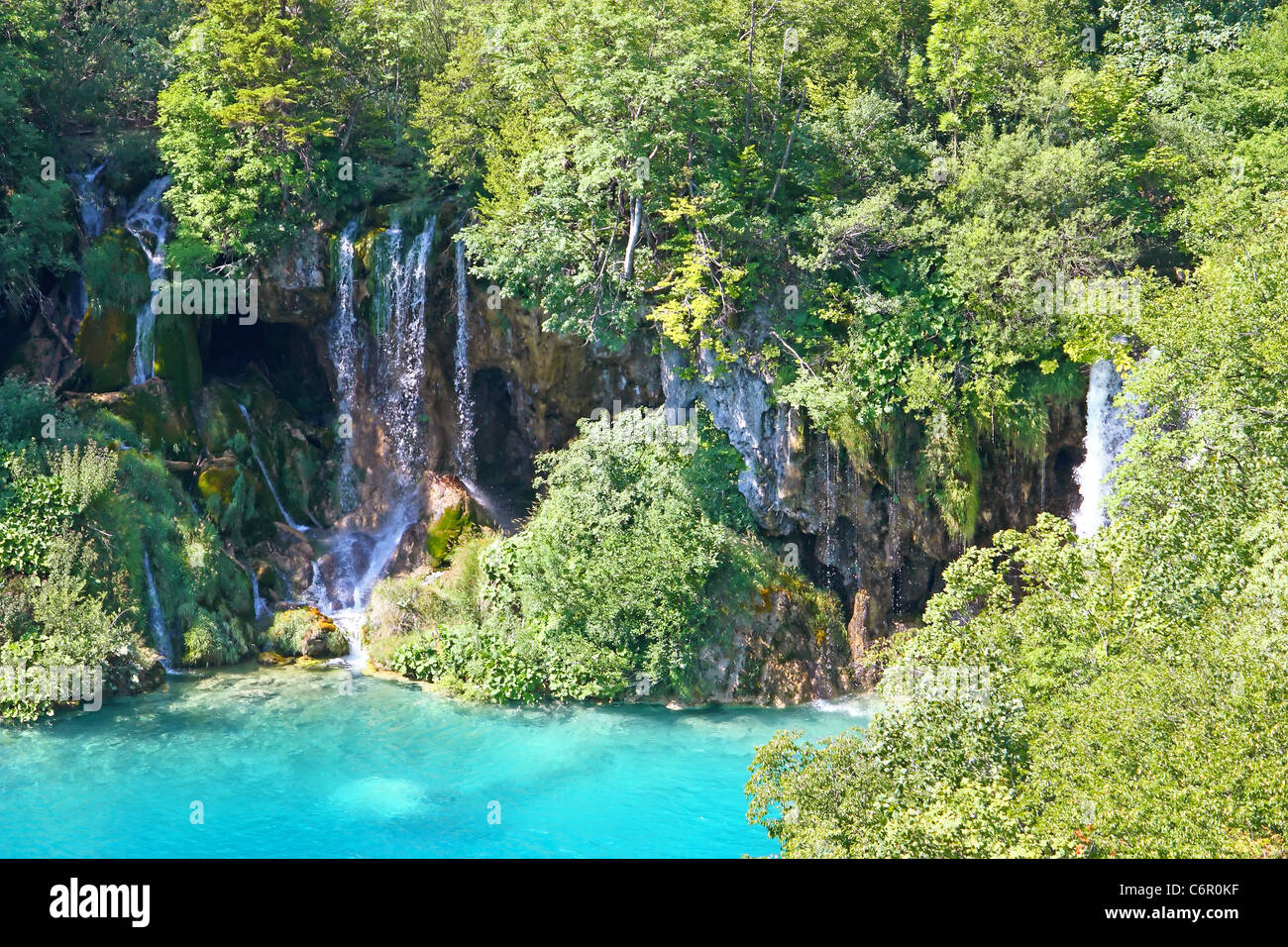 Piccolo lago e cascata nel parco nazionale di Plitvice, Croazia Foto Stock