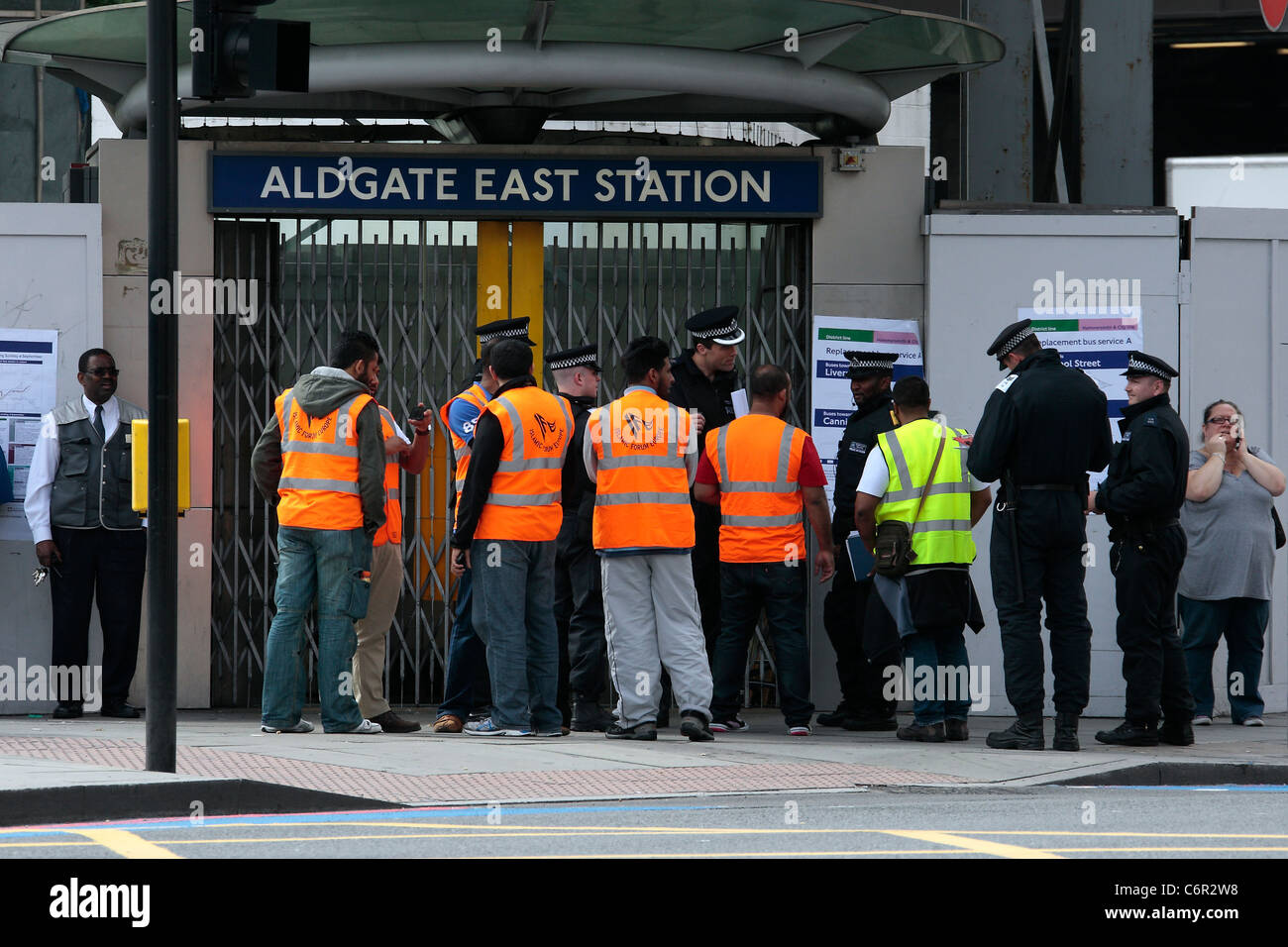 Stazione di Aldgate East chiuso a causa di una manifestazione di EDL. Foto Stock