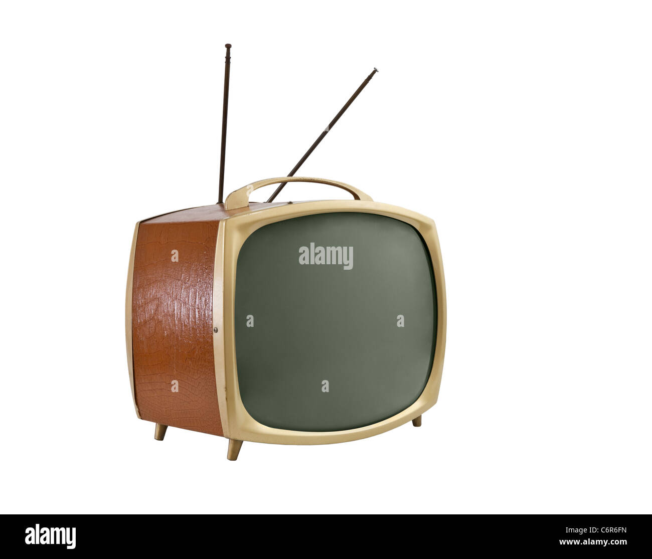 Anni Cinquanta la televisione portatile con le antenne. Angolazione laterale, isolato su bianco. Foto Stock