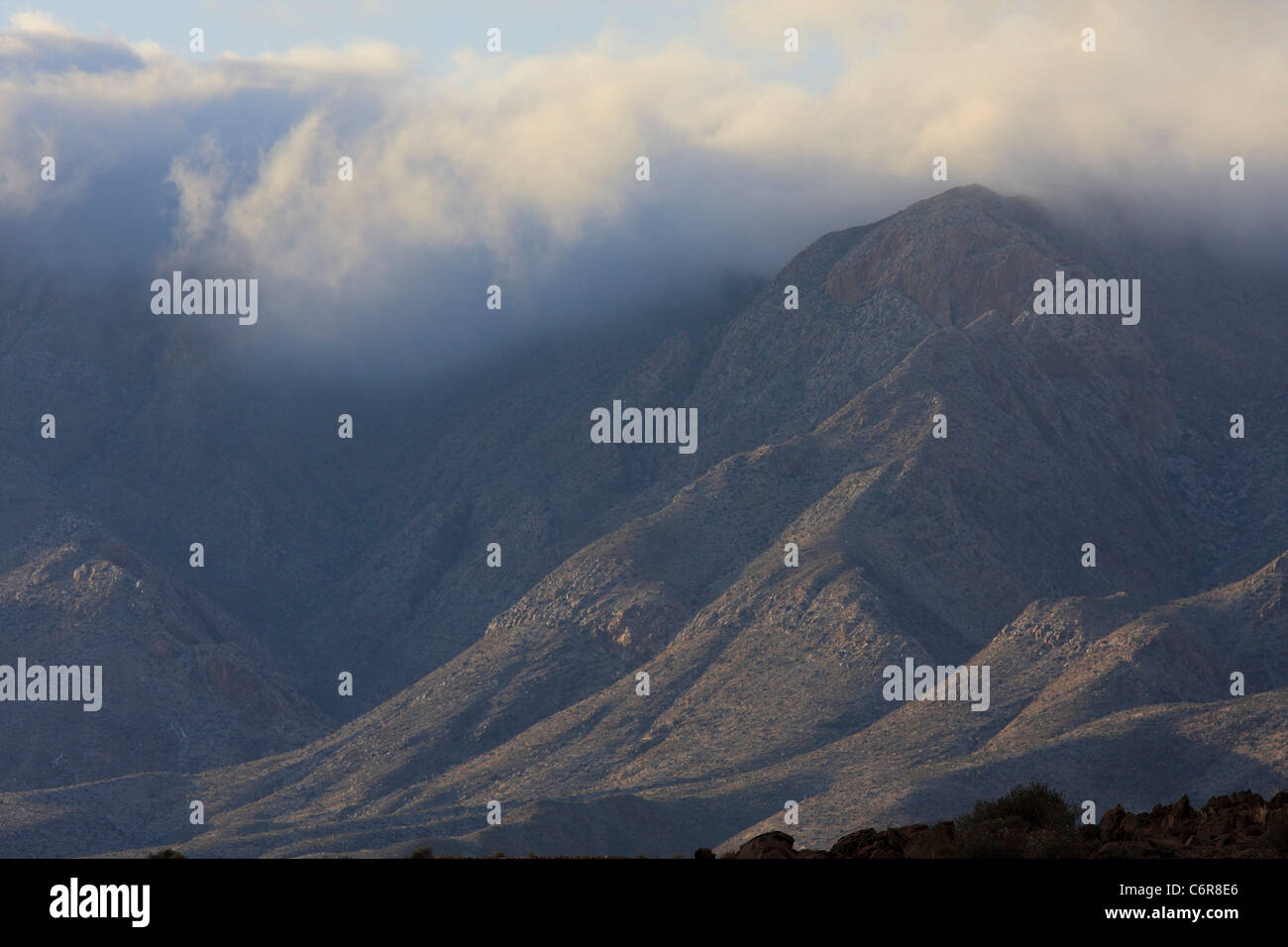Paesaggio con nuvole sopra le montagne Rosuintjieberg Foto Stock