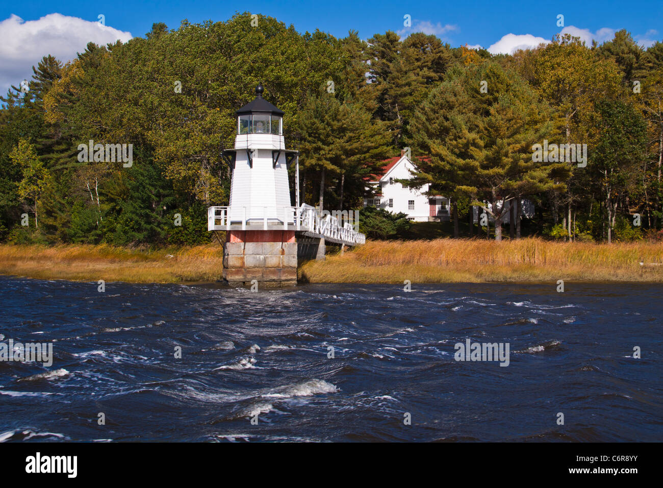 Raddoppio Point Lighthouse sul fiume Kennebec attraverso dalla storica città di costruzione navale del bagno, Maine. Foto Stock