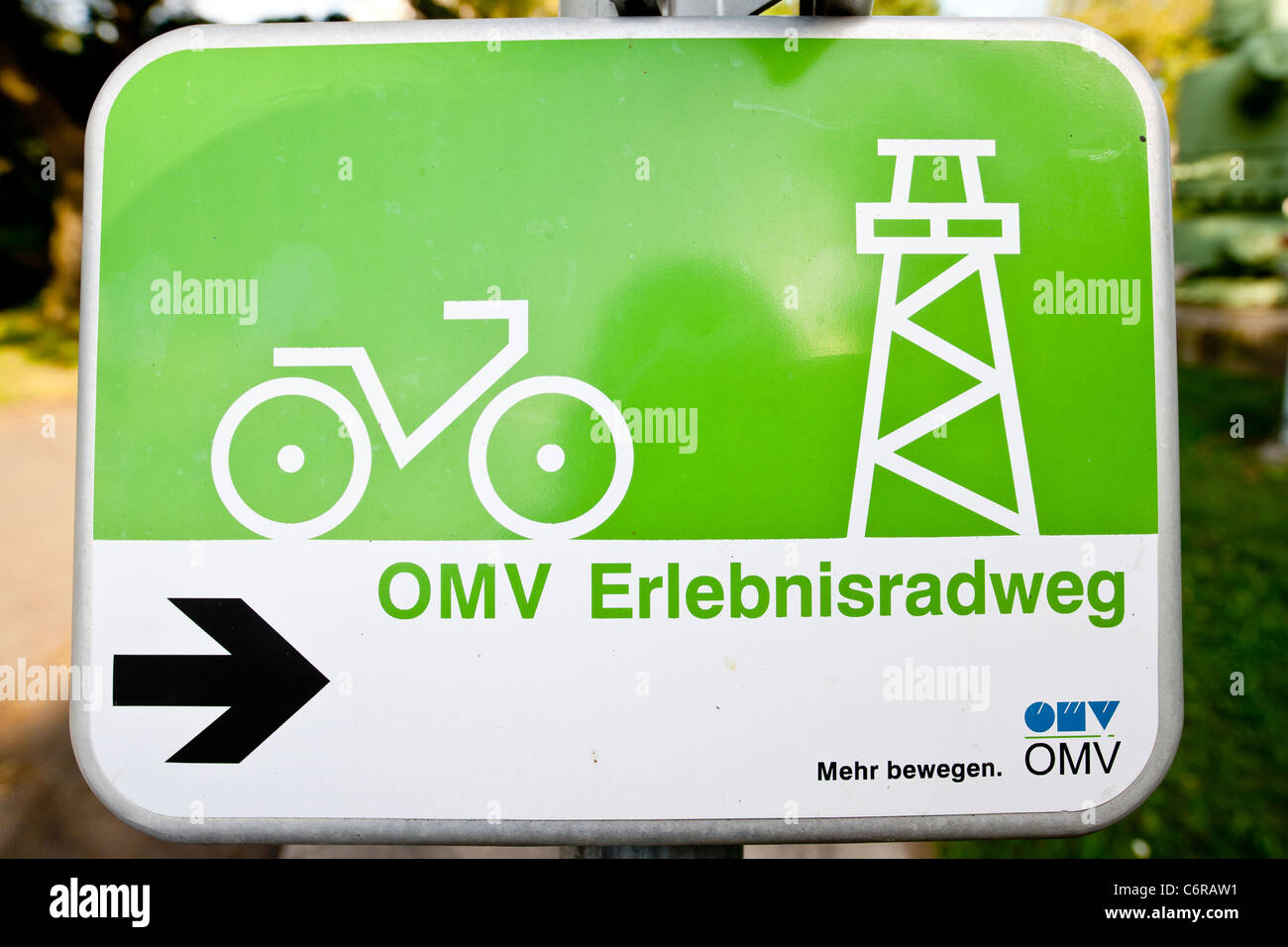 Bike cartello stradale della OMV di petrolio e di gas sentiero didattico. Foto Stock