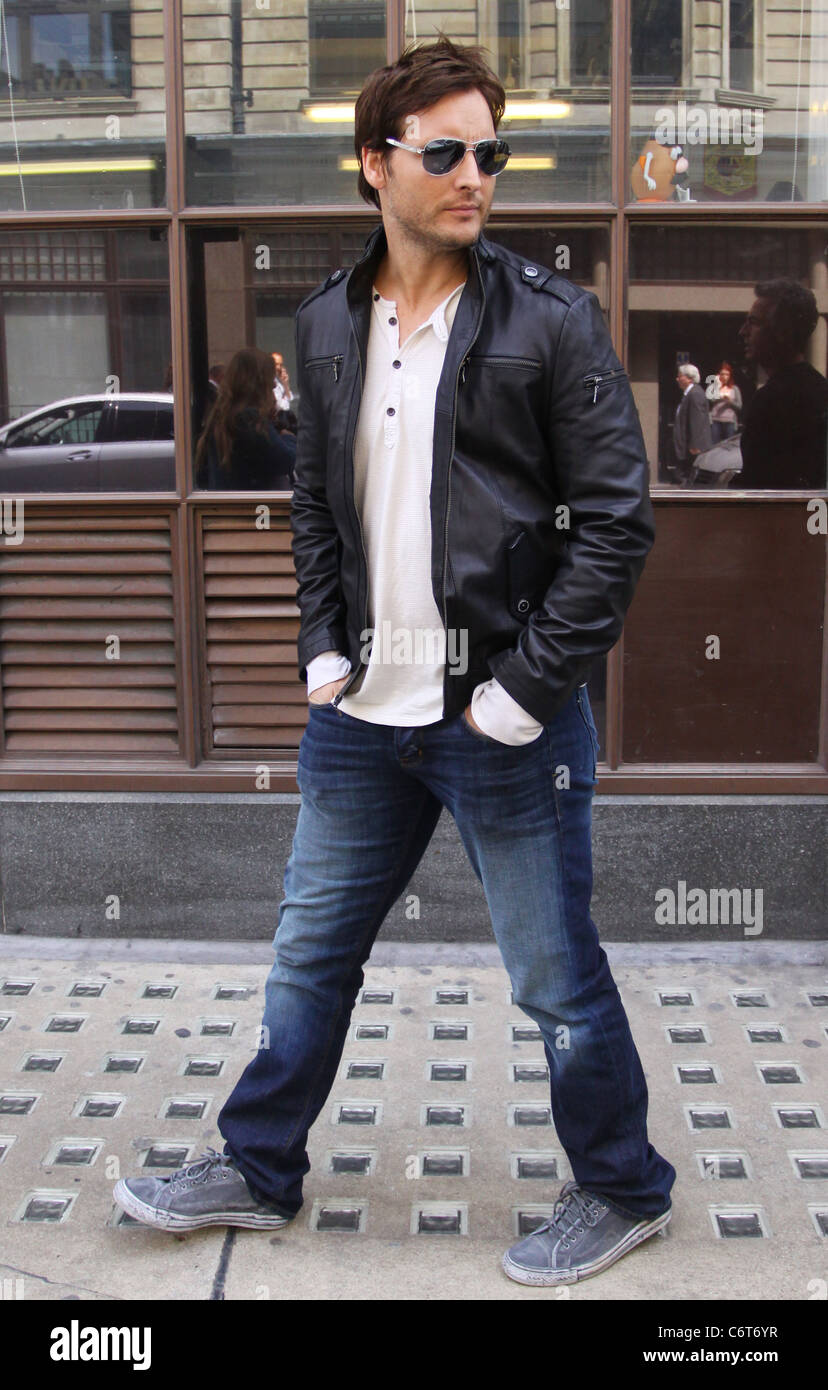 Peter Facinelli lasciando la BBC Radio 1 Studios di Londra - Inghilterra - 26.05.10 Foto Stock