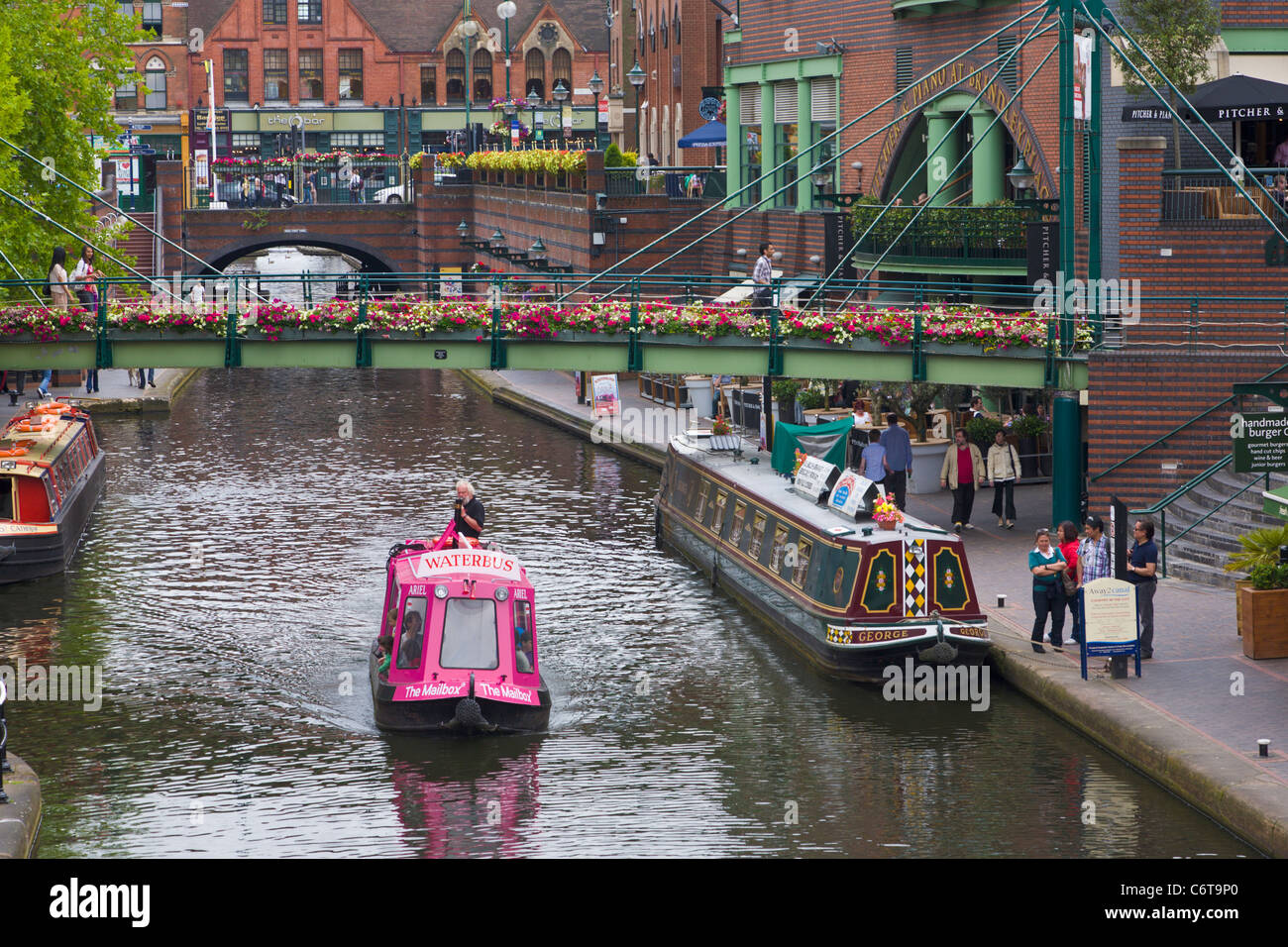 L'autobus d'acqua, canale, città di gas, Birmingham, Inghilterra Foto Stock