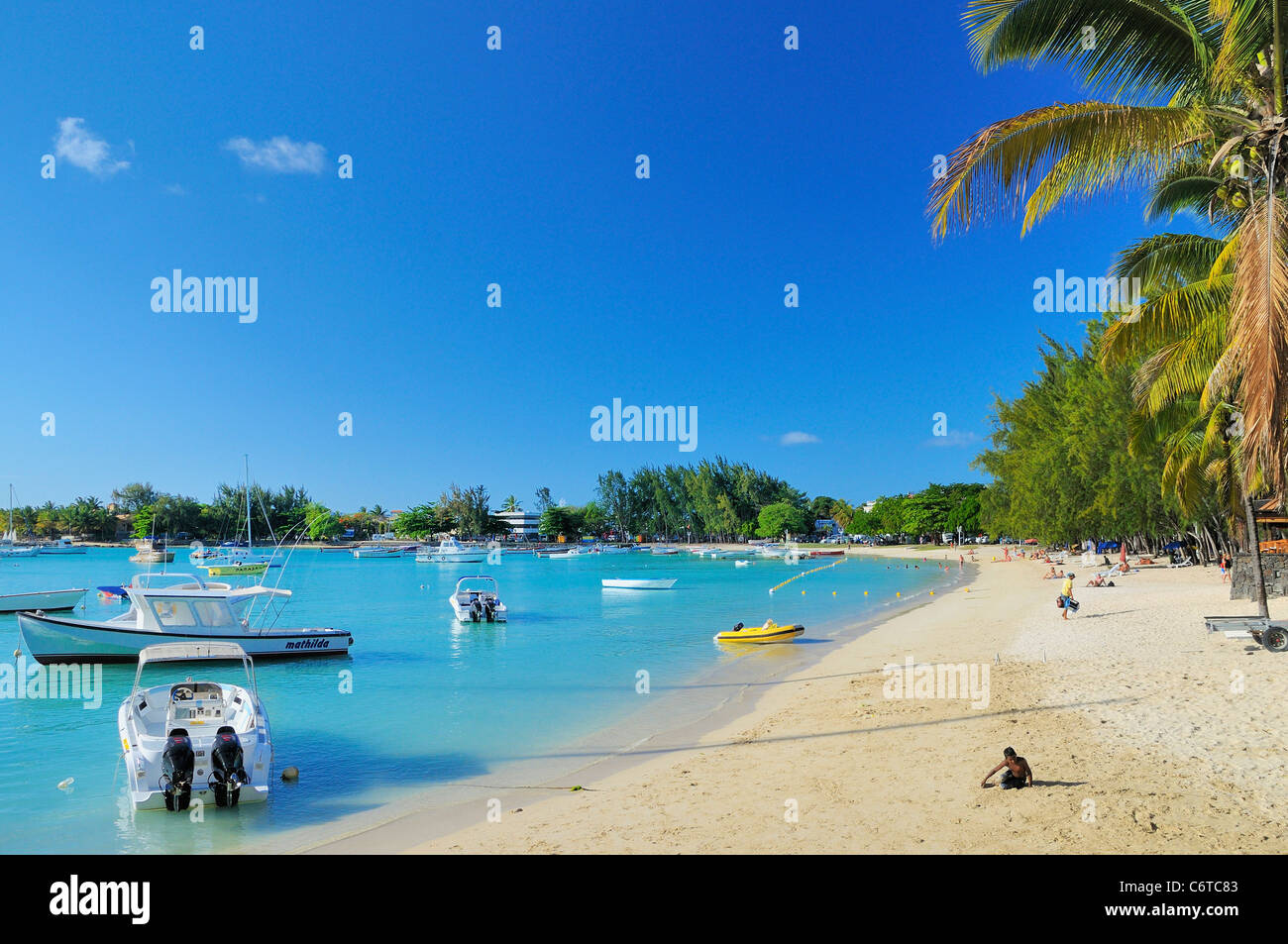 La spiaggia e la baia di Grand Baie, Riviere Du Rempart, Mauritius Foto Stock