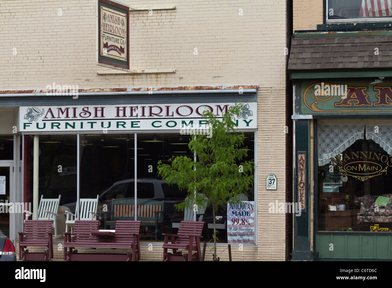 Edificio di un'azienda di mobili Amish nella città di Norwalk, Ohio, Stati Uniti, cultura dei valori tradizionali, comunità nessuno orizzontale ad alta risoluzione Foto Stock