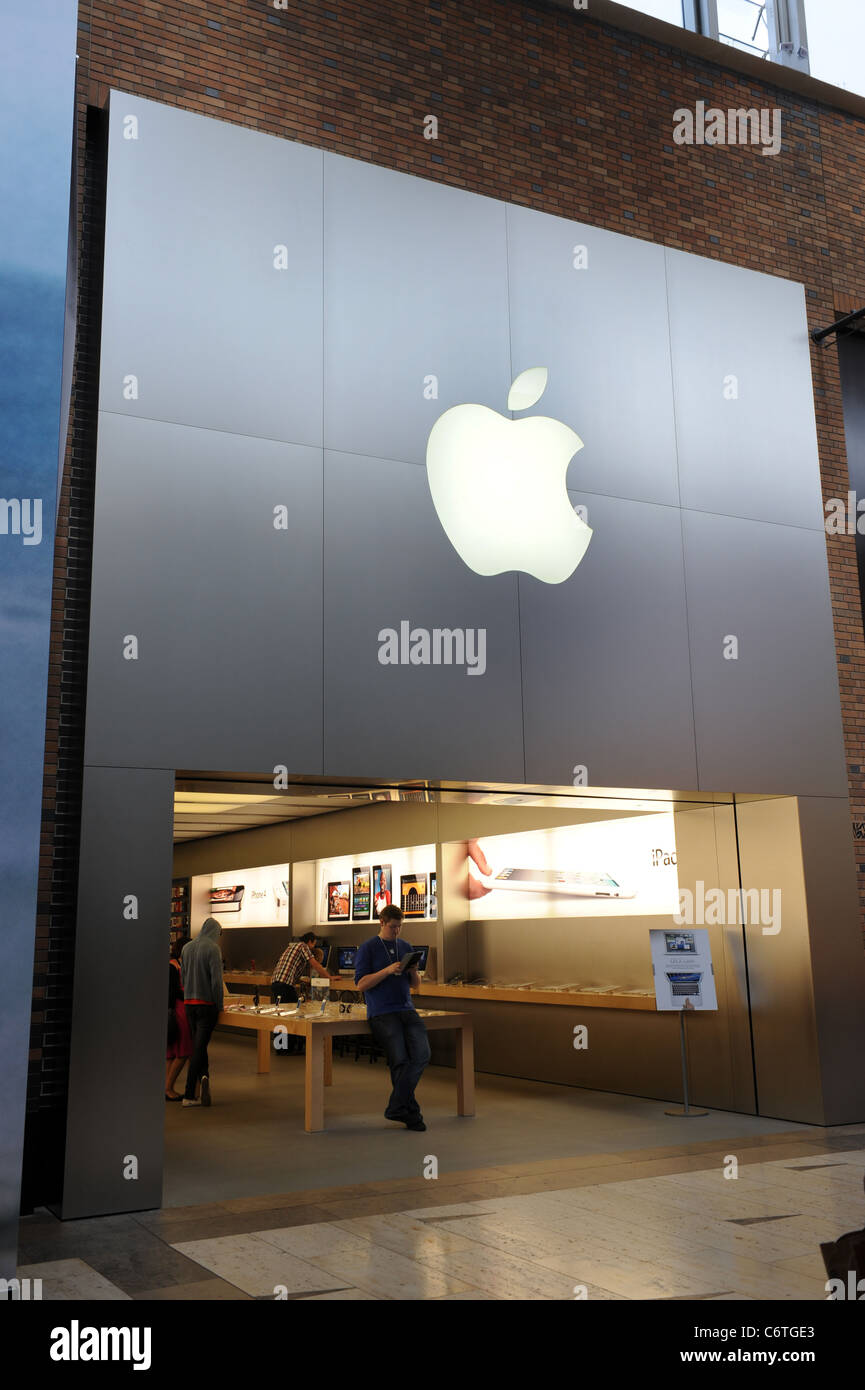 L'Apple shop in corrispondenza del Touchwood Centro Shopping Solihull West Midlands, Regno Unito Foto Stock
