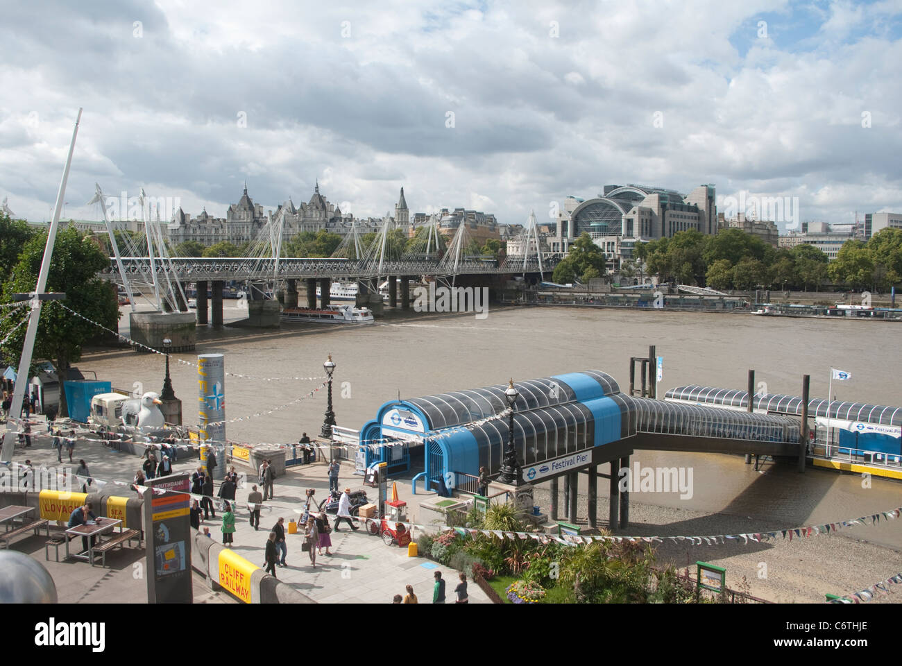 La vista dalla terrazza sul tetto del Royal Festival Hall Foto Stock