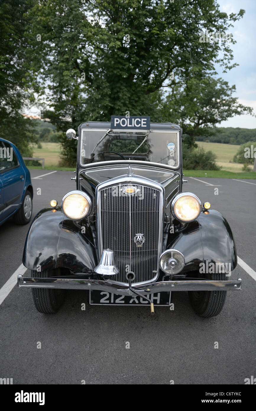 1935 Wolseley Wasp East Riding Constabulary auto della polizia, illuminato con luci anabbaglianti e manico a manovella Foto Stock