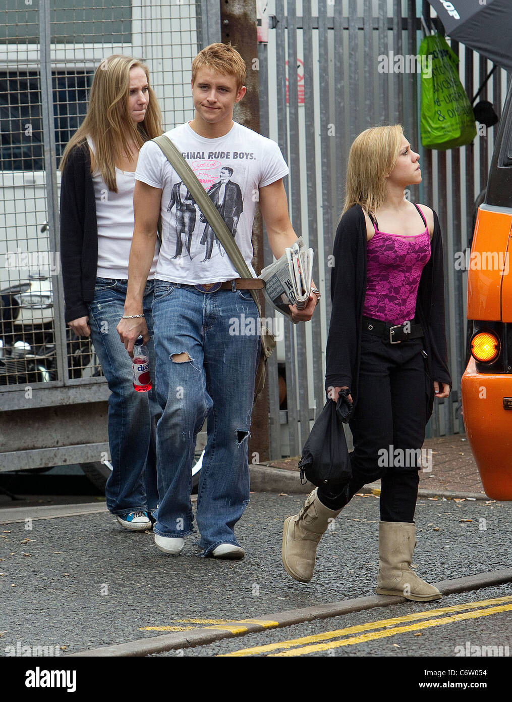Spellbound il "Gran Bretagna's Got Talent' concorrenti presso gli studi televisivi davanti alla seconda live semi finale stasera. Foto Stock