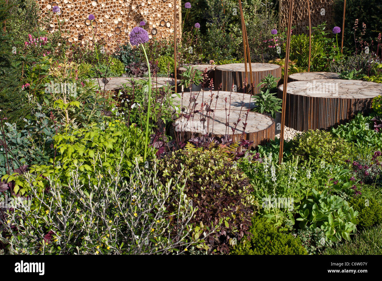 Aggiudicati in argento dorato Flora "respirare" Malvern Giardinaggio molla Show 2011 giardino disegnato da Paolo Cantello (Batello Garden Design) Foto Stock
