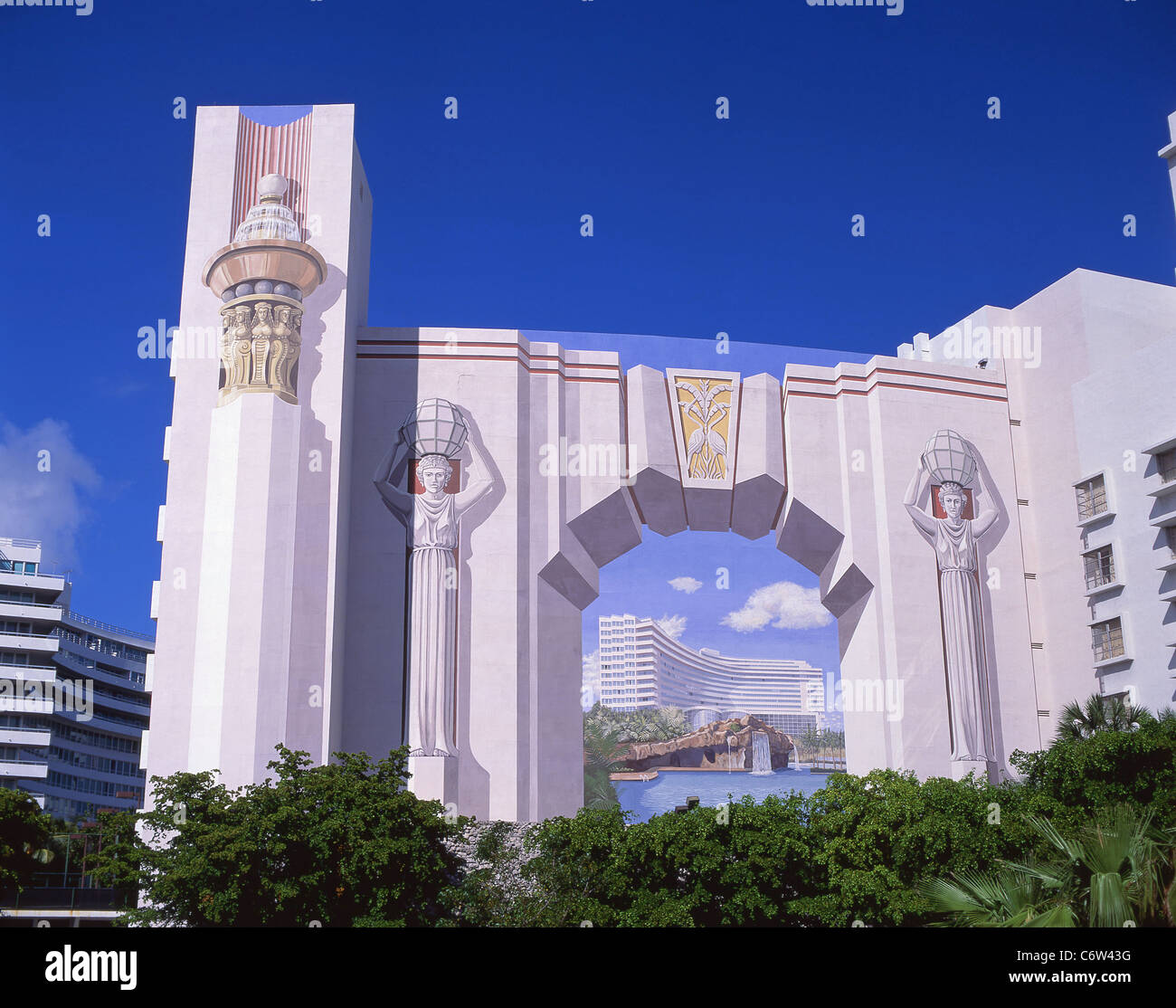 Art Deco trompe-l'oeil murale, Fontainebleau Hotel, Collins Avenue, South Beach, Miami Beach, Florida, Stati Uniti d'America Foto Stock
