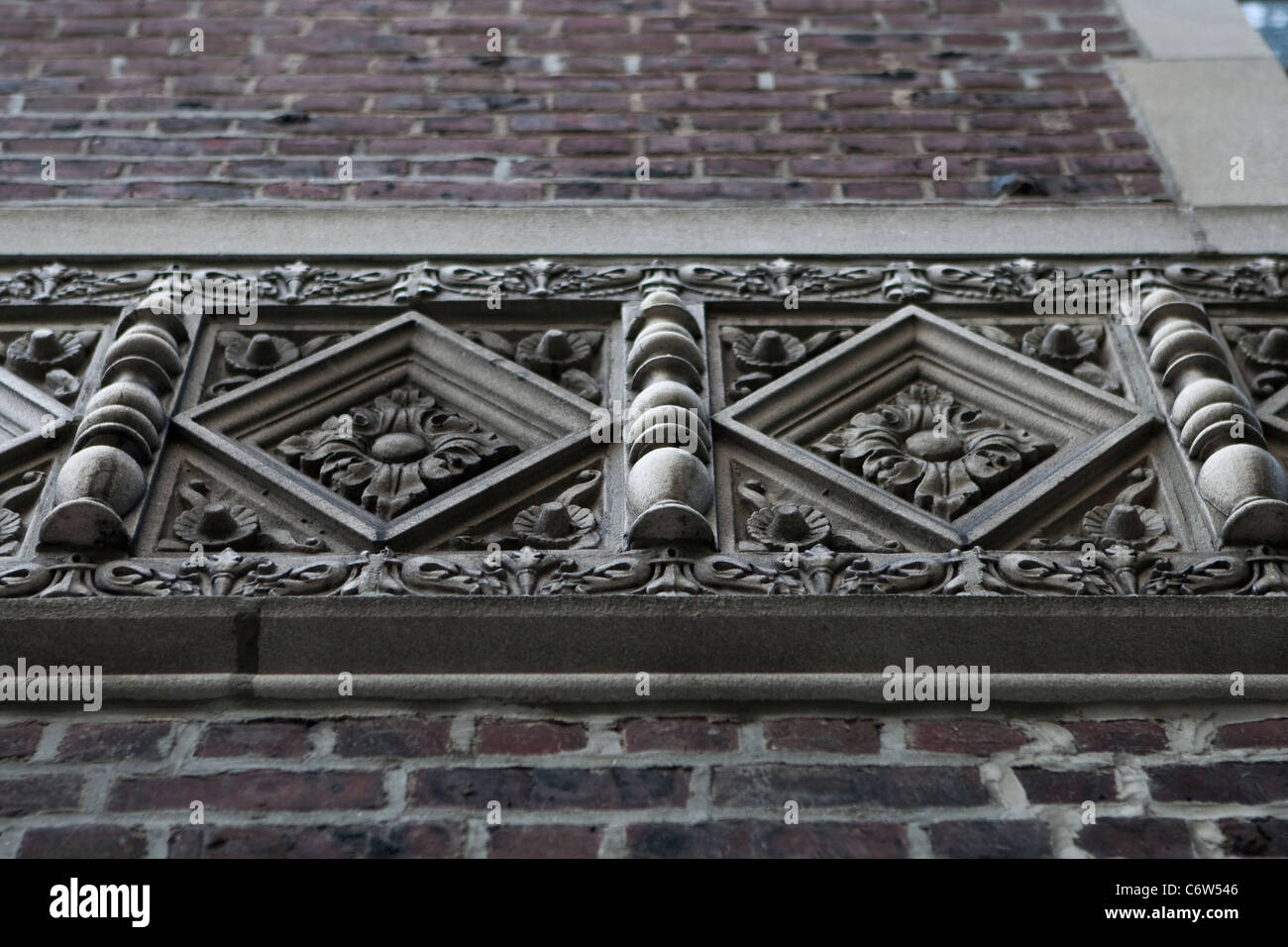 In Terracotta i conci di styling dettagli architettonici sono mostrati sia visibile su un Brooklyn Heights appartamento, NY, lunedì 1 agosto 2011. Foto Stock