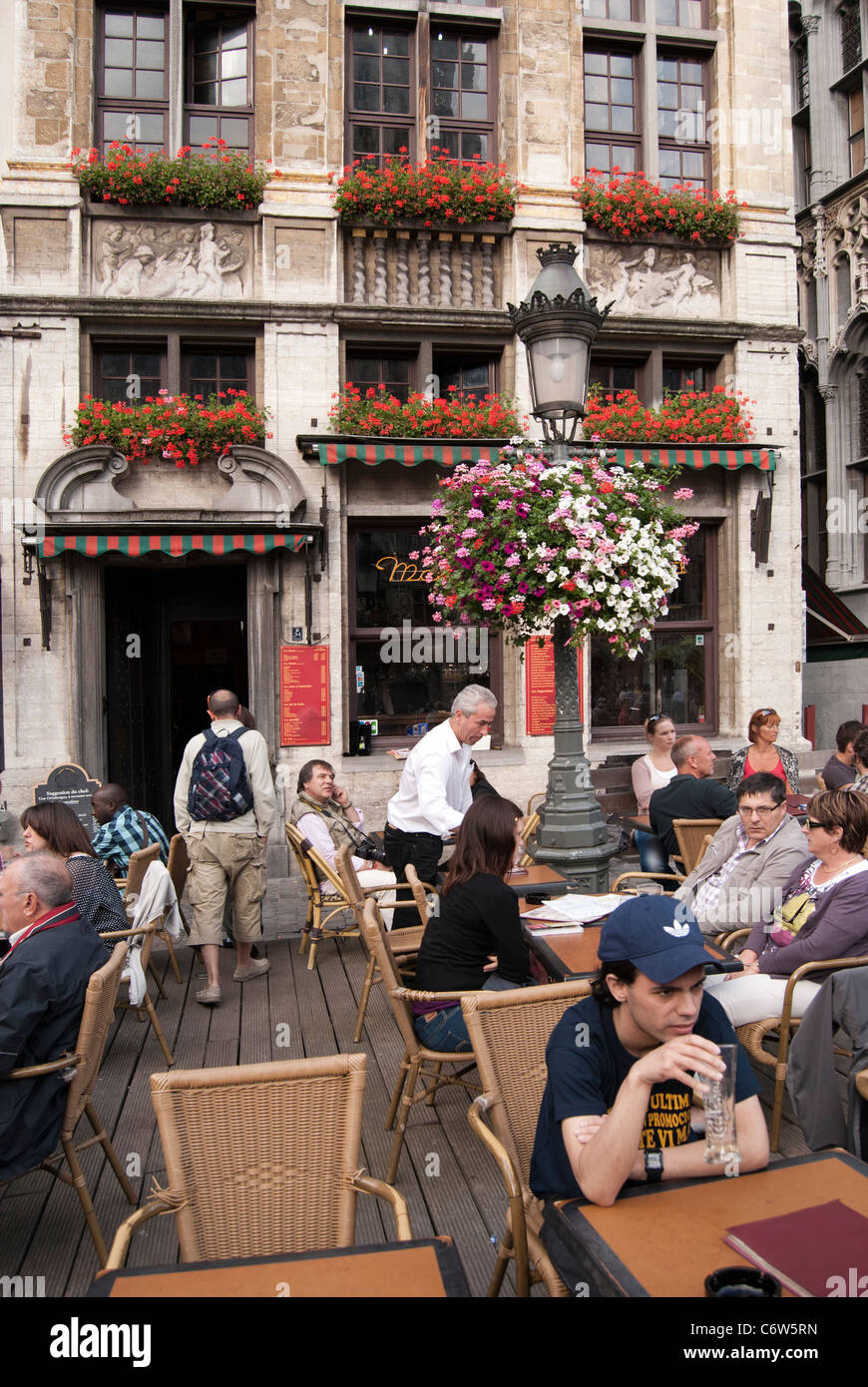 Tavoli all aperto, Grand Place Bruxelles Foto Stock