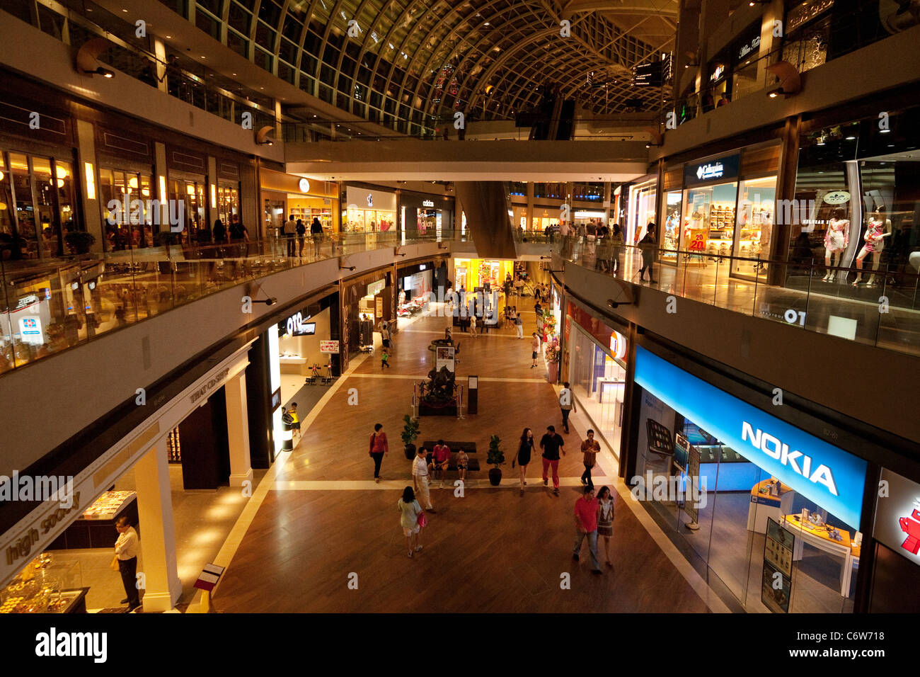 Il Marina Bay Sands Hotel shopping mall, Singapore asia Foto Stock