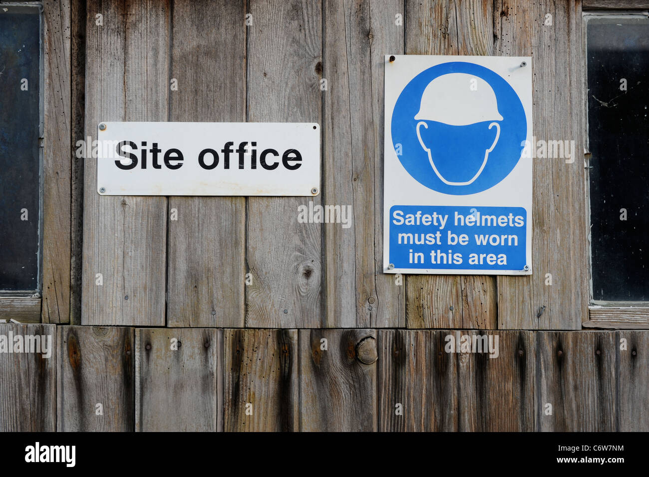 Un sito in costruzione ufficio in un capannone di legno REGNO UNITO Foto Stock