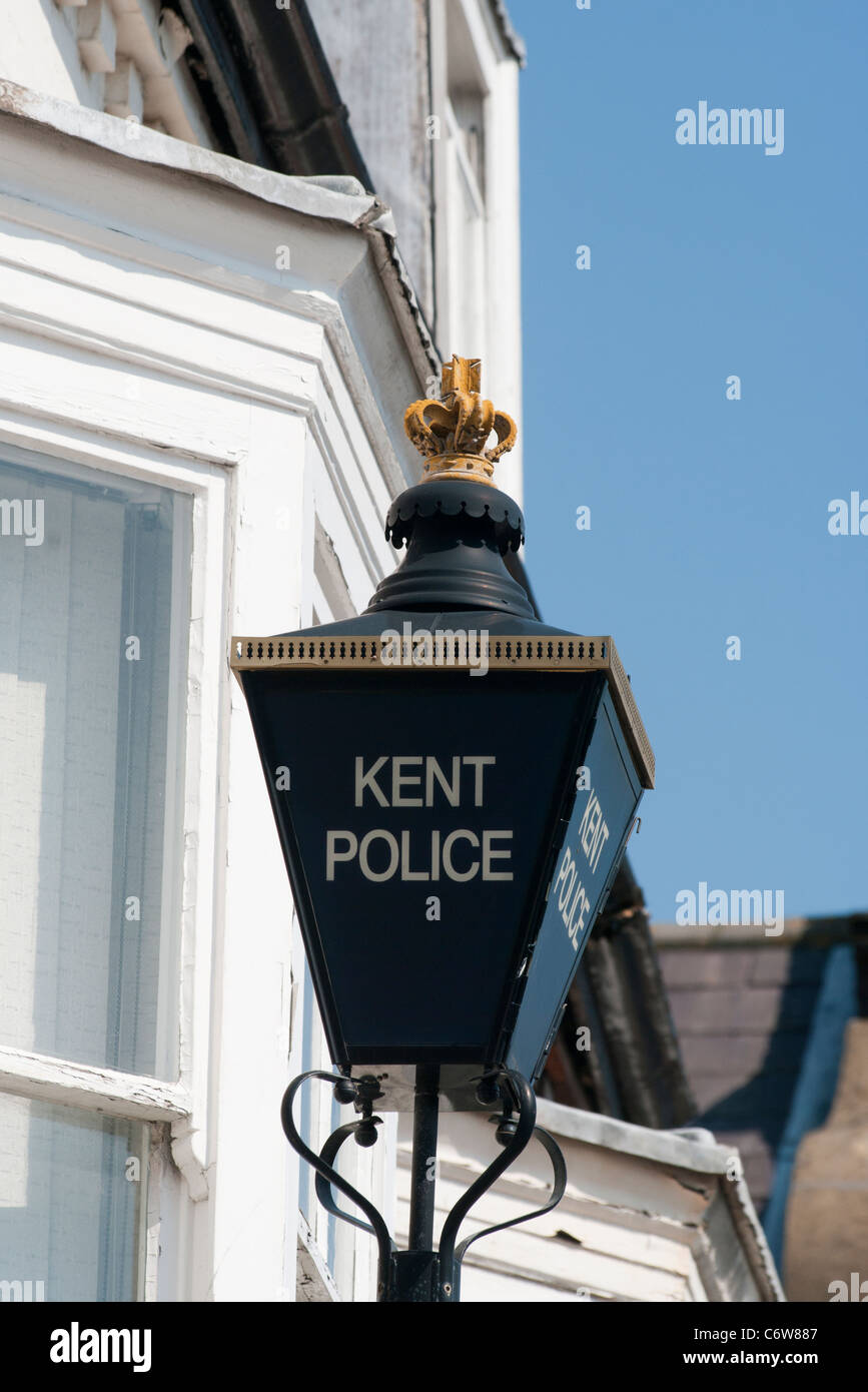 Kent polizia lampada blu al di fuori di una stazione di polizia REGNO UNITO Foto Stock