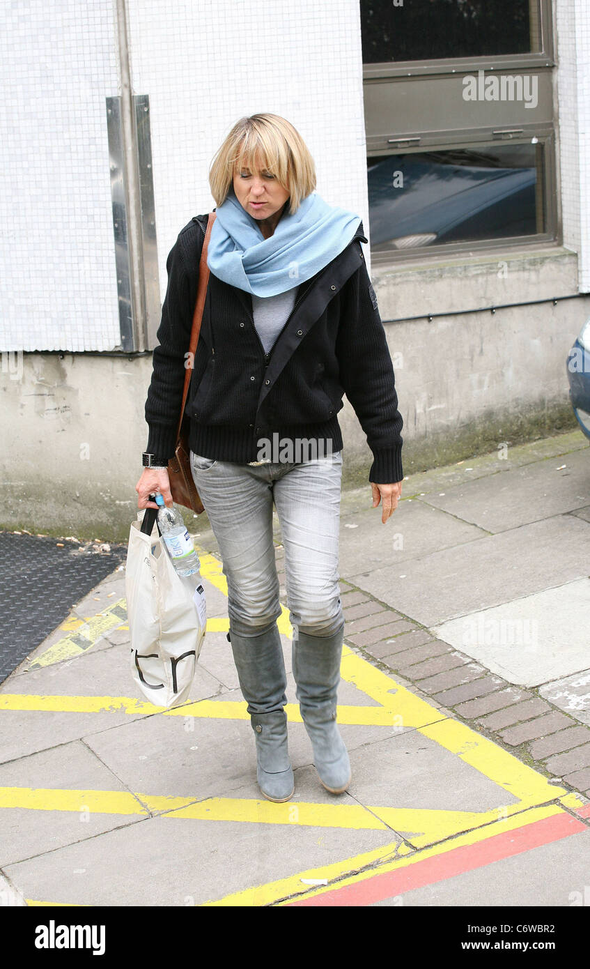 Carol McGiffin lasciando la ITV Studios di Londra - Inghilterra - 04.05.10 Foto Stock