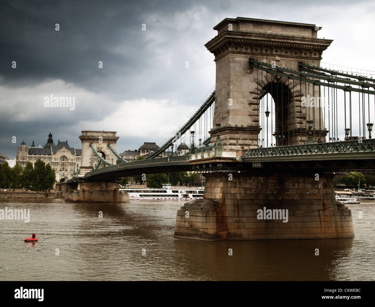 Il Széchenyi il Ponte della Catena, Budapest, Ungheria, sospensione ponte sul Danubio ha aperto nel 1849 Foto Stock